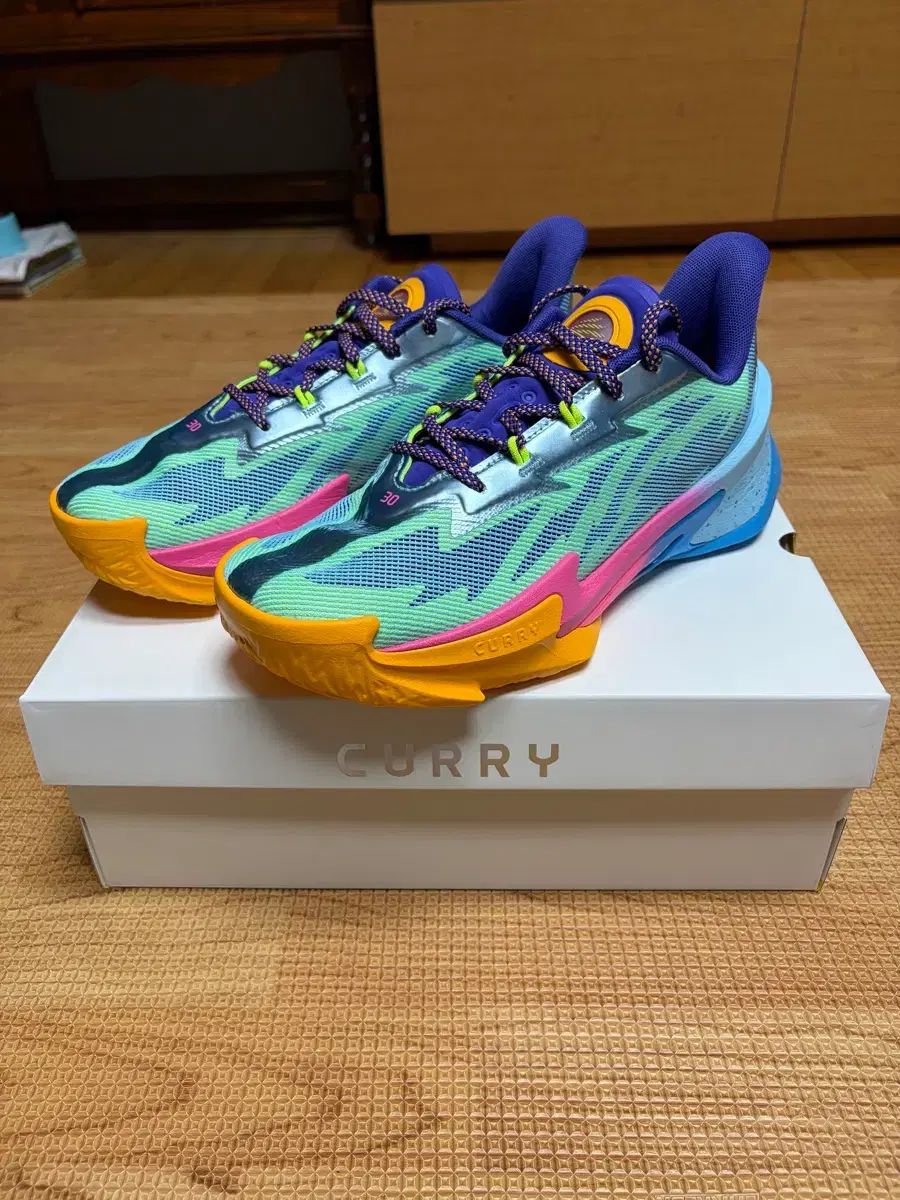 275 アンダーアーマー カリー シリーズ 7