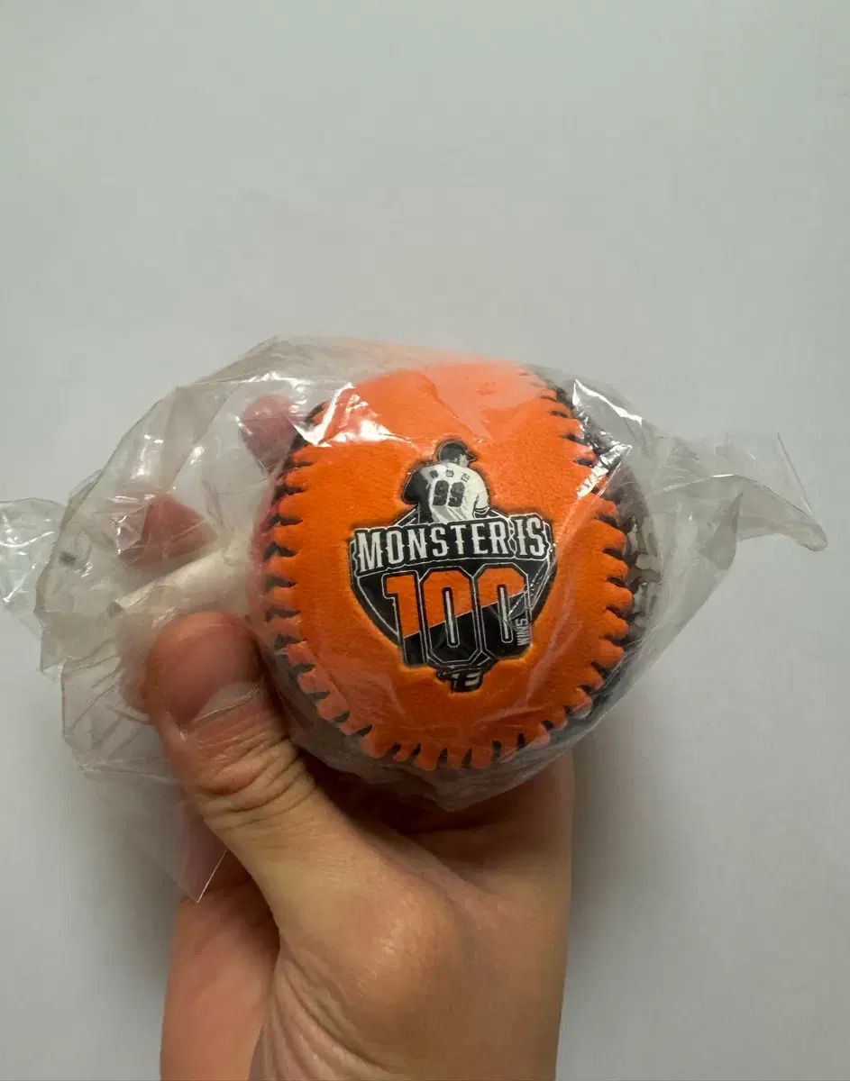 Hanwhae Eagles ハンファ イーグルス 류현진 ヒョンジン 100勝 記念球