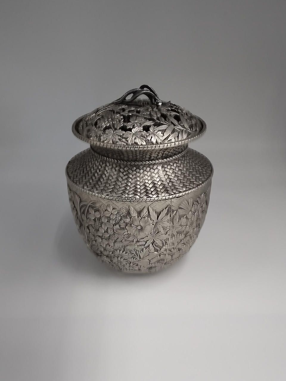 【メルカリ便】銘栄 七葉模様 三つ足香炉 香爐 高岡銅器 ◇新品未使用◇高岡銅器 三足香炉➕️香台付き 獅子蓋 - メルカリ