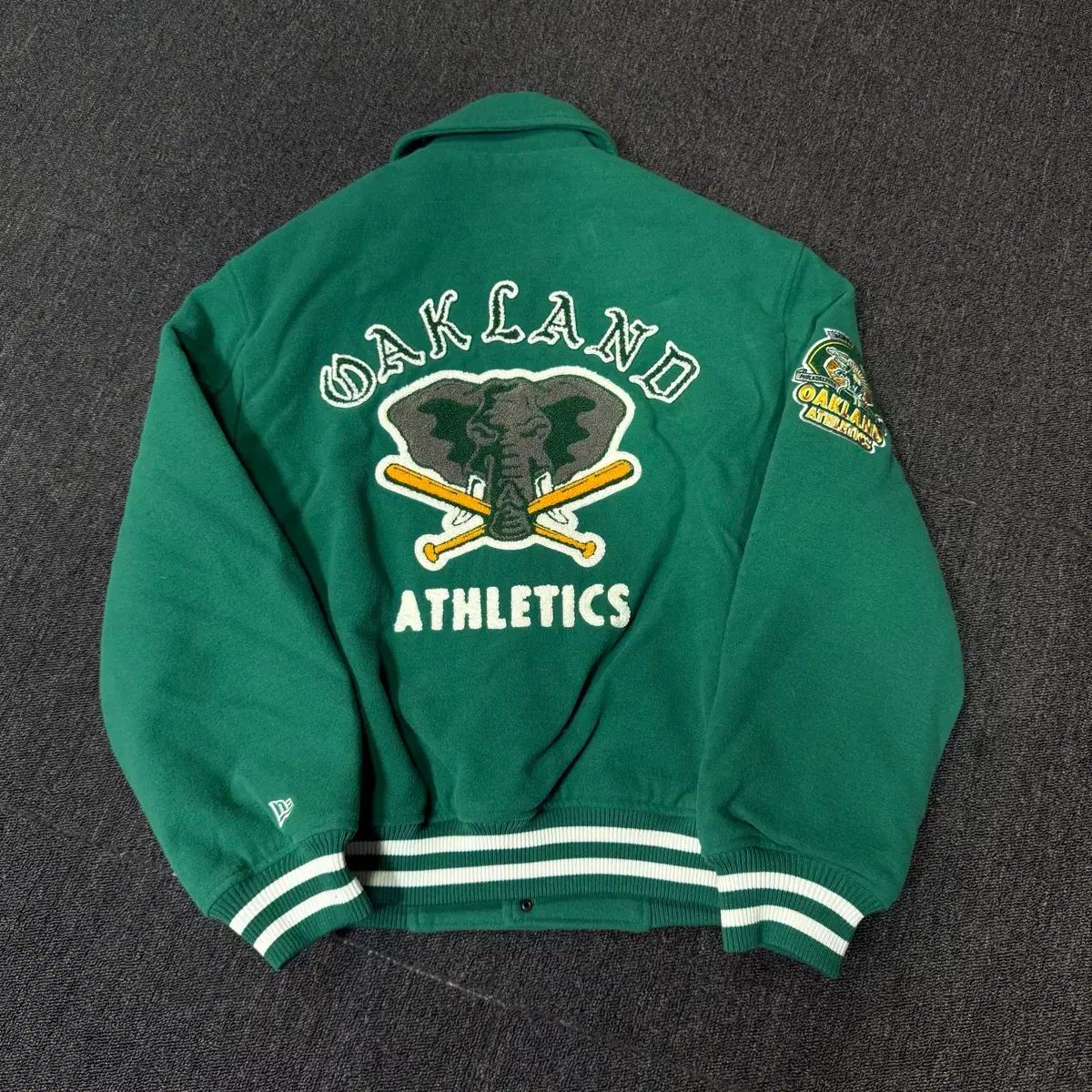 [レア]オークランド・アスレチックス　スタジャン NEW ERA オークランド アスレチック プレイフル スタジャン - メルカリ