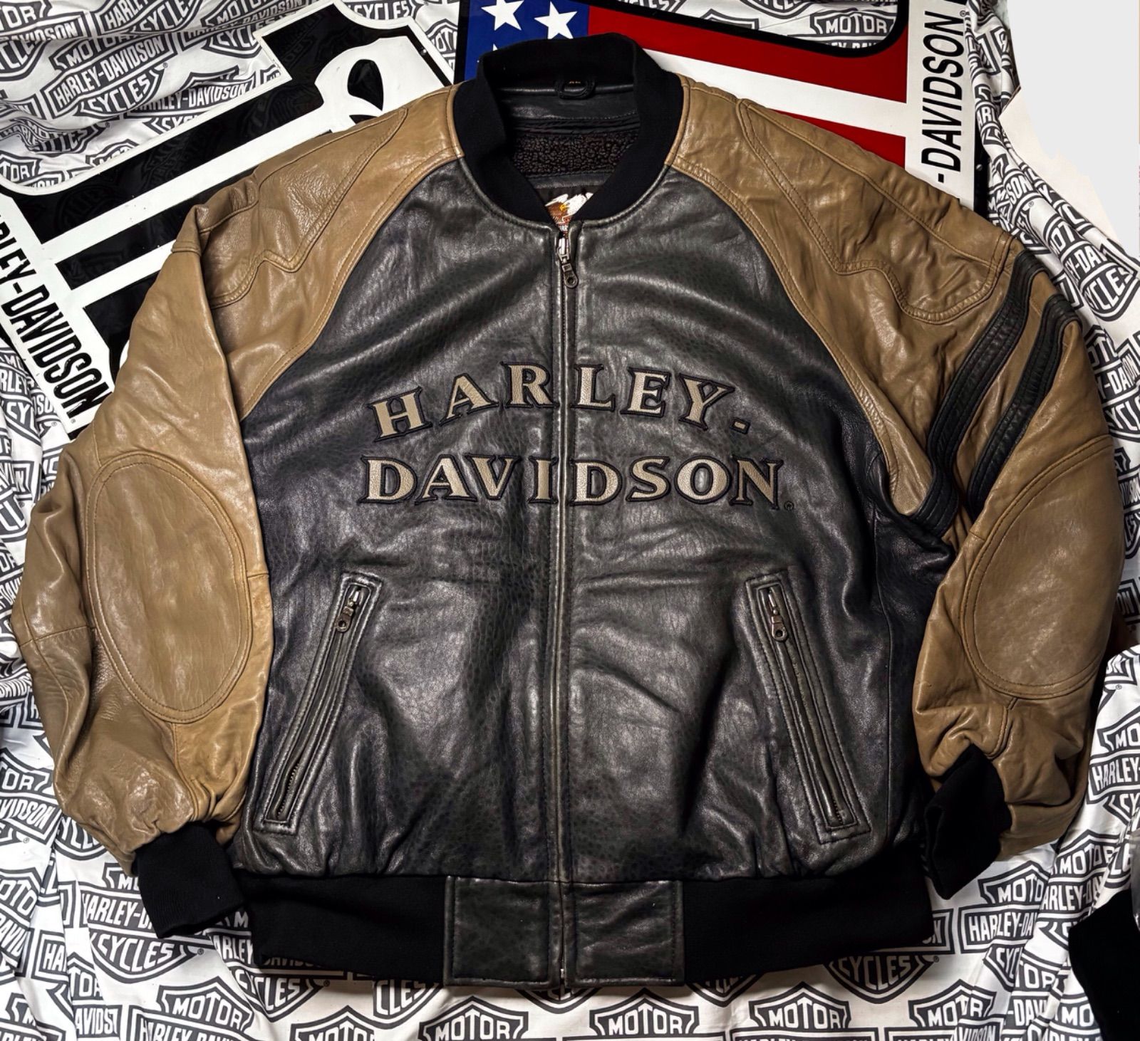 ⭐️ ハーレーダビッドソン 前後革刺繍ロゴ⭐️レアな高品質ラム本革製