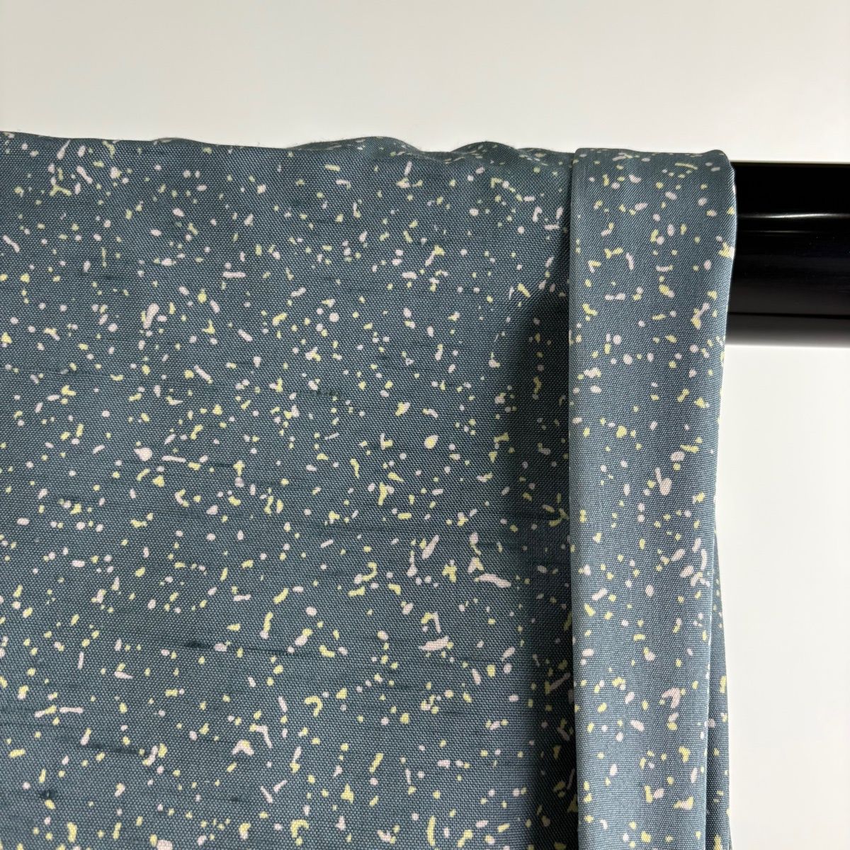 小紋 身丈167 cm 裄丈64.5 M 袷 牛首紬地 証紙 幾何学 青灰色 正絹 小紋 着物