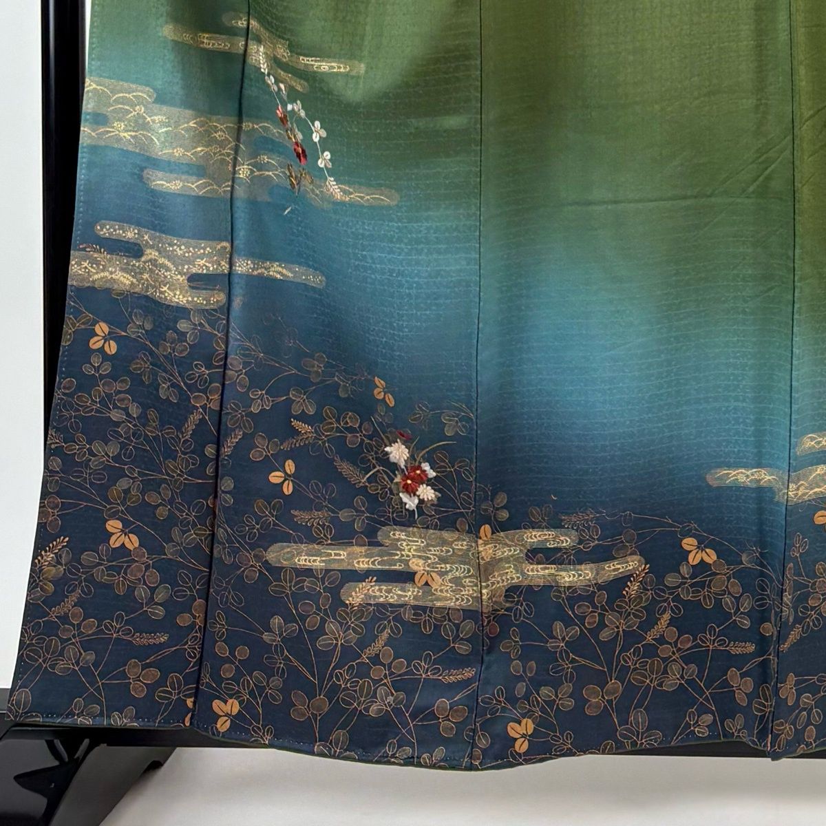 単　裄68 正絹　訪問着 菊の花刺繍 青緑色 訪問着 身丈158.5cm 裄丈66.5cm M 袷 ヱ霞 菊 刺繍 金彩 茶緑色 正絹