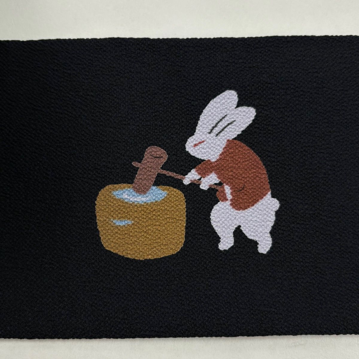 美品】 名古屋帯 名品 餅つき うさぎ 縮緬 黒 正絹 【中古】 - メルカリ