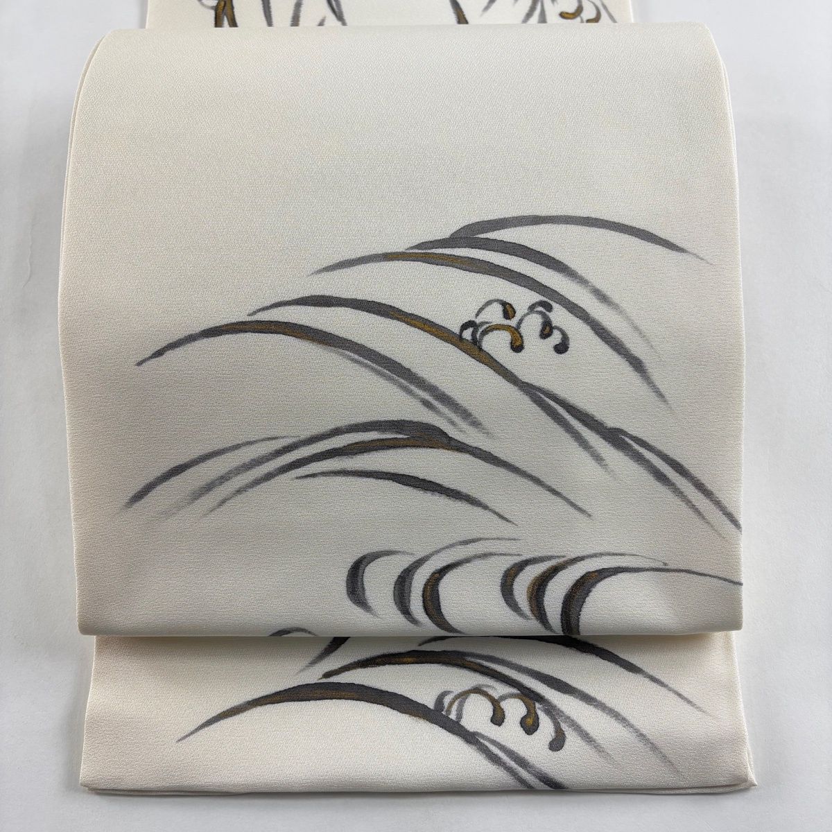 美品】 開き名古屋帯 名品 落款 山科春宣 波頭 金彩 クリーム 正絹