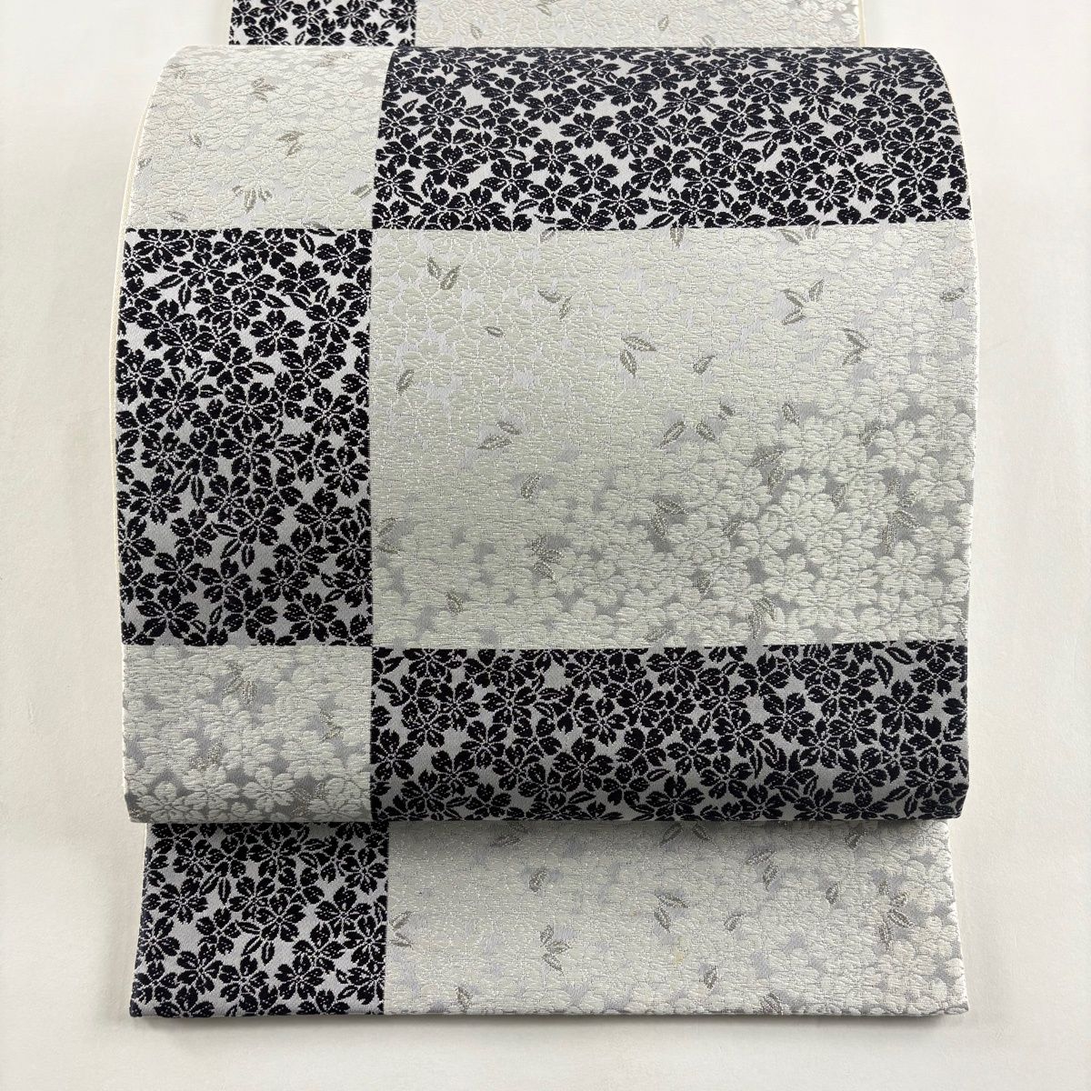 袋帯 名品 桜 銀糸 灰色 六通 正絹 【中古】 - メルカリ