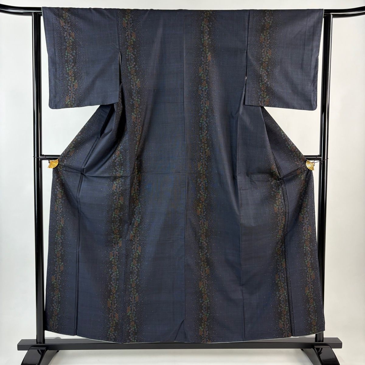 紬 身丈158cm 裄丈62cm S 袷 草花 幾何学模様 紺色 正絹 秀品 【中古