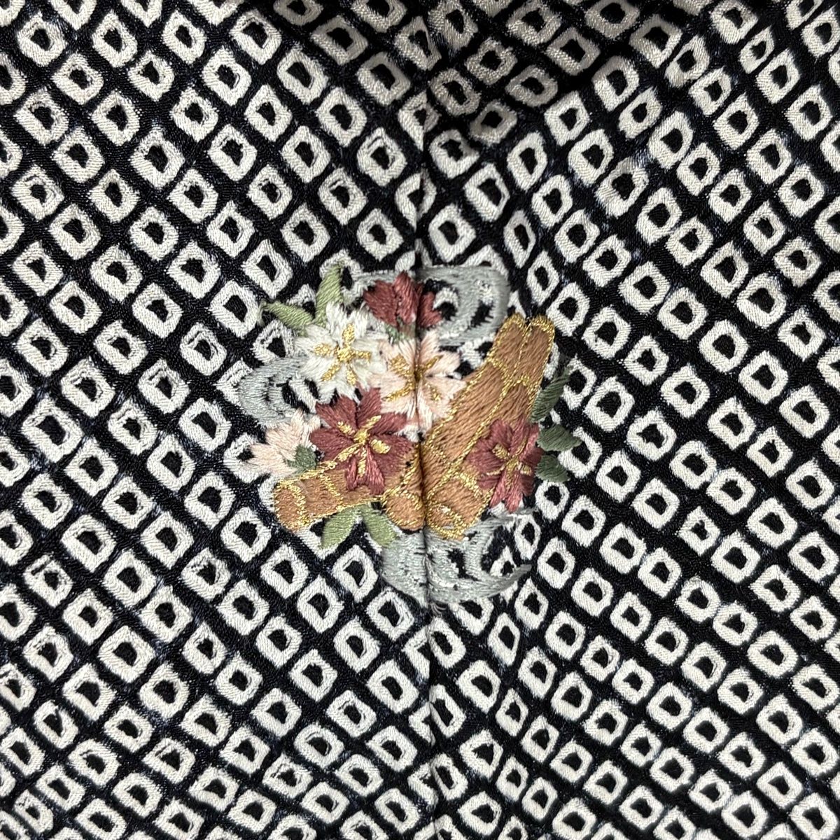 小紋 身丈154.5cm 裄丈61.5cm S 袷 総絞り 黒 正絹 秀品 一つ紋 【中古