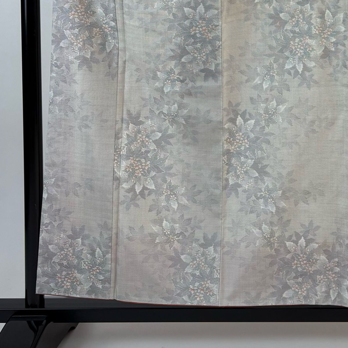 【美品】 大島紬 身丈158cm 裄丈64cm M 袷 証紙 草花 灰白 正絹 秀品 【】