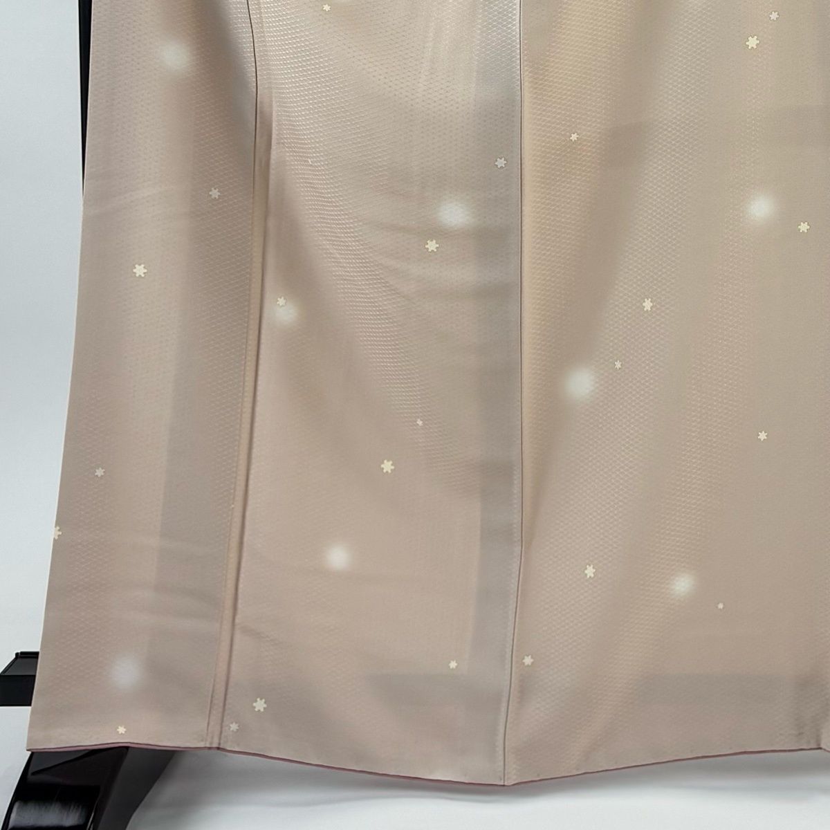 小紋 身丈166 cm 裄丈68 L 袷 蛍ぼかし 地紋 金彩 ピンクベージュ 正絹 秀品