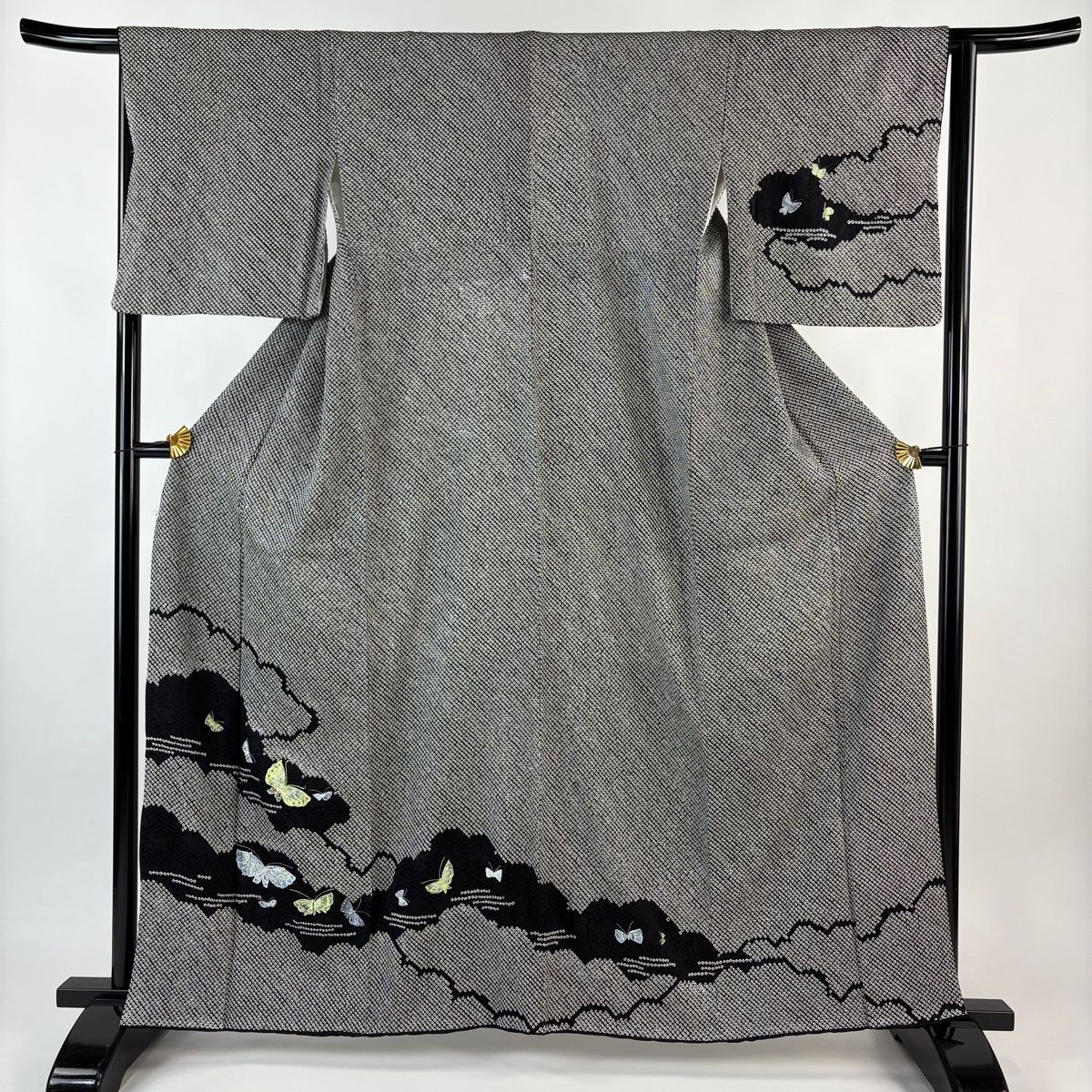 美品】 付下げ 身丈159.5cm 裄丈64cm M 袷 蝶 雲文 ラメ彩 絞り 黒灰