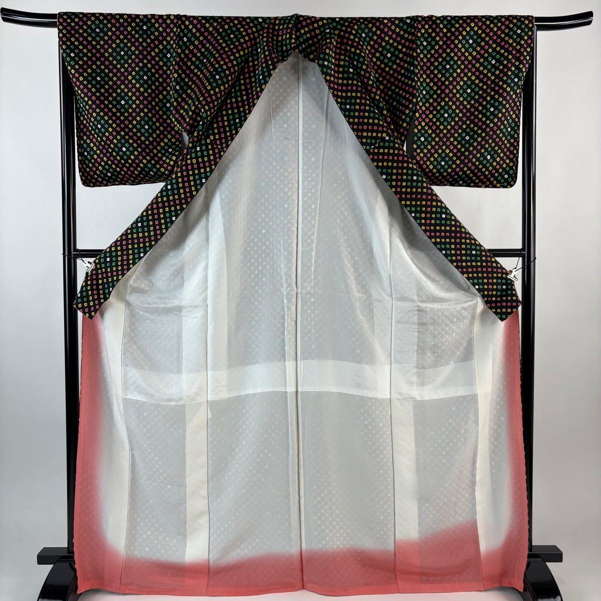  小紋 身丈169 5 cm 裄丈66 M 袷 幾何学模様 絞り 黒 正絹 秀品 小紋 着物