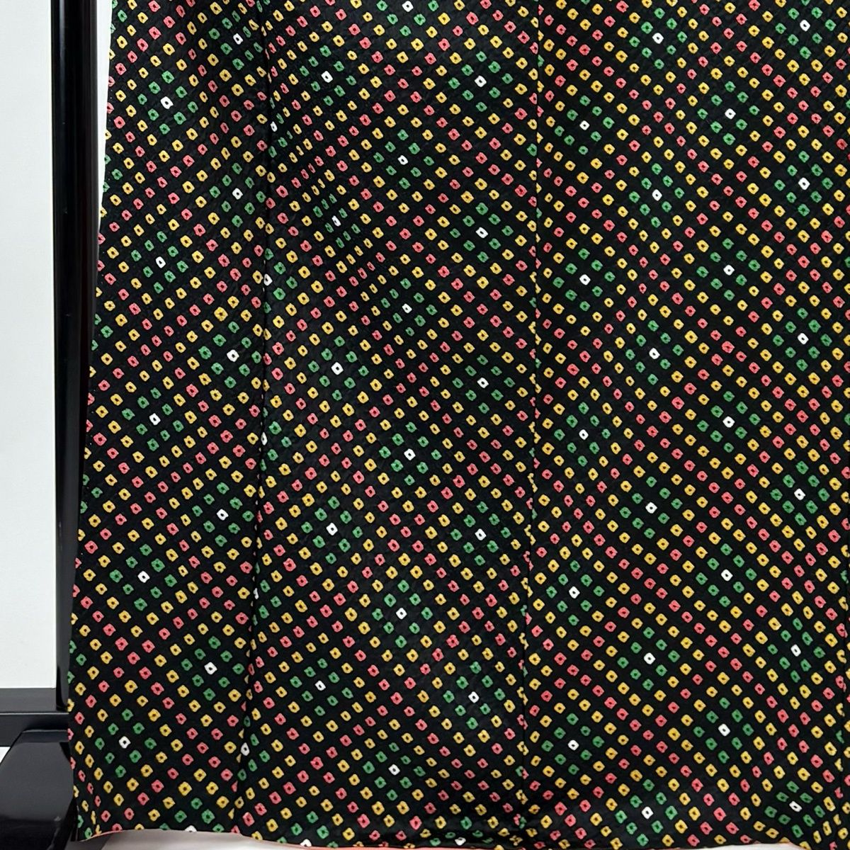 小紋 身丈169.5 cm 裄丈66 M 袷 幾何学模様 絞り 黒 正絹 秀品