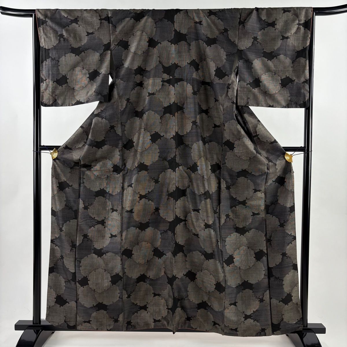 大島紬 身丈161cm 裄丈66.5cm M 袷 純泥染 証紙 雪輪 黒 正絹 秀品