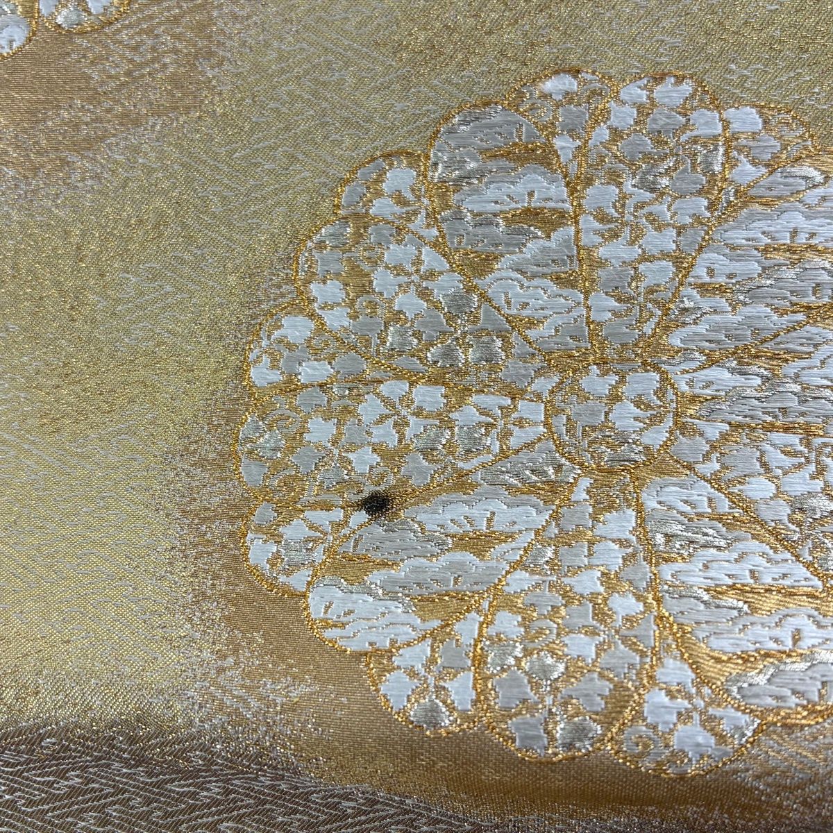 美品】 袋帯 逸品 加納幸 落款 菊 疋田 箔 金糸 金色 お太鼓柄 正絹