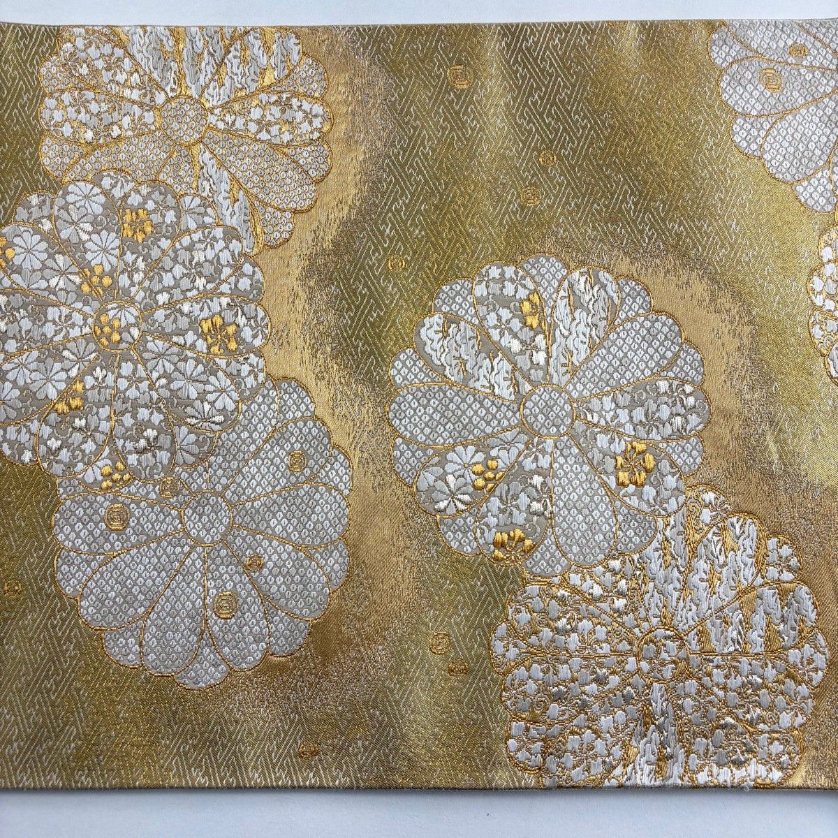 美品】 袋帯 逸品 加納幸 落款 菊 疋田 箔 金糸 金色 お太鼓柄 正絹
