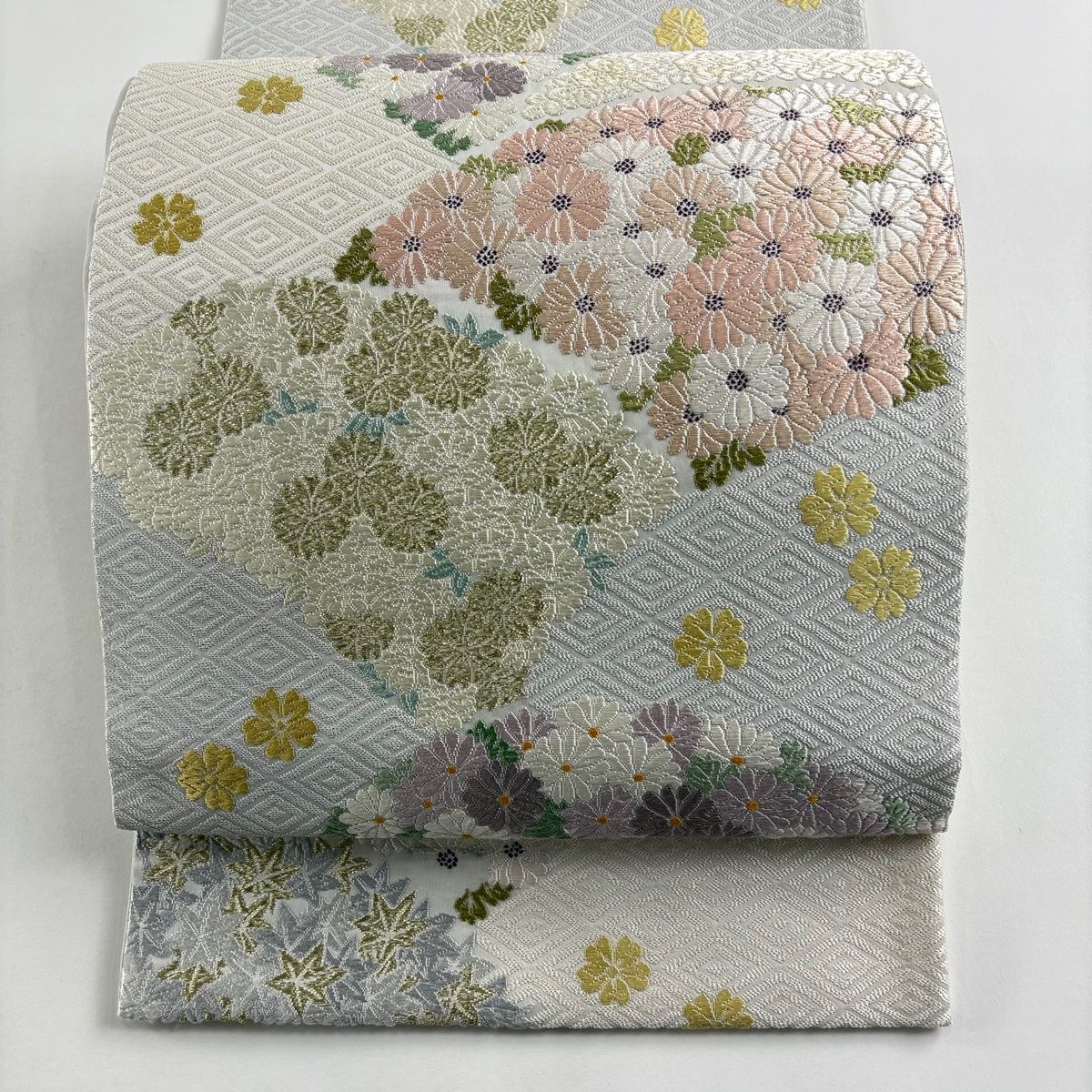 美品】 袋帯 逸品 香貴青海文 菊 入子菱 唐織 金糸 灰色 六通 正絹