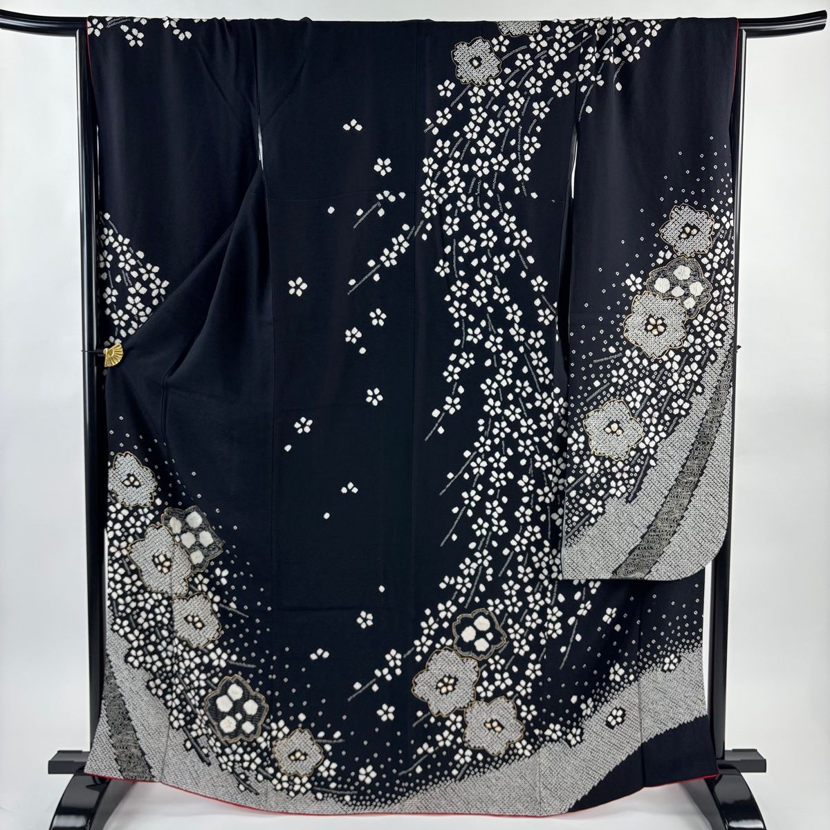 人気 振袖 身丈164.5cm 裄丈68cm L 袷 桜 流水 絞り 金銀彩 黒