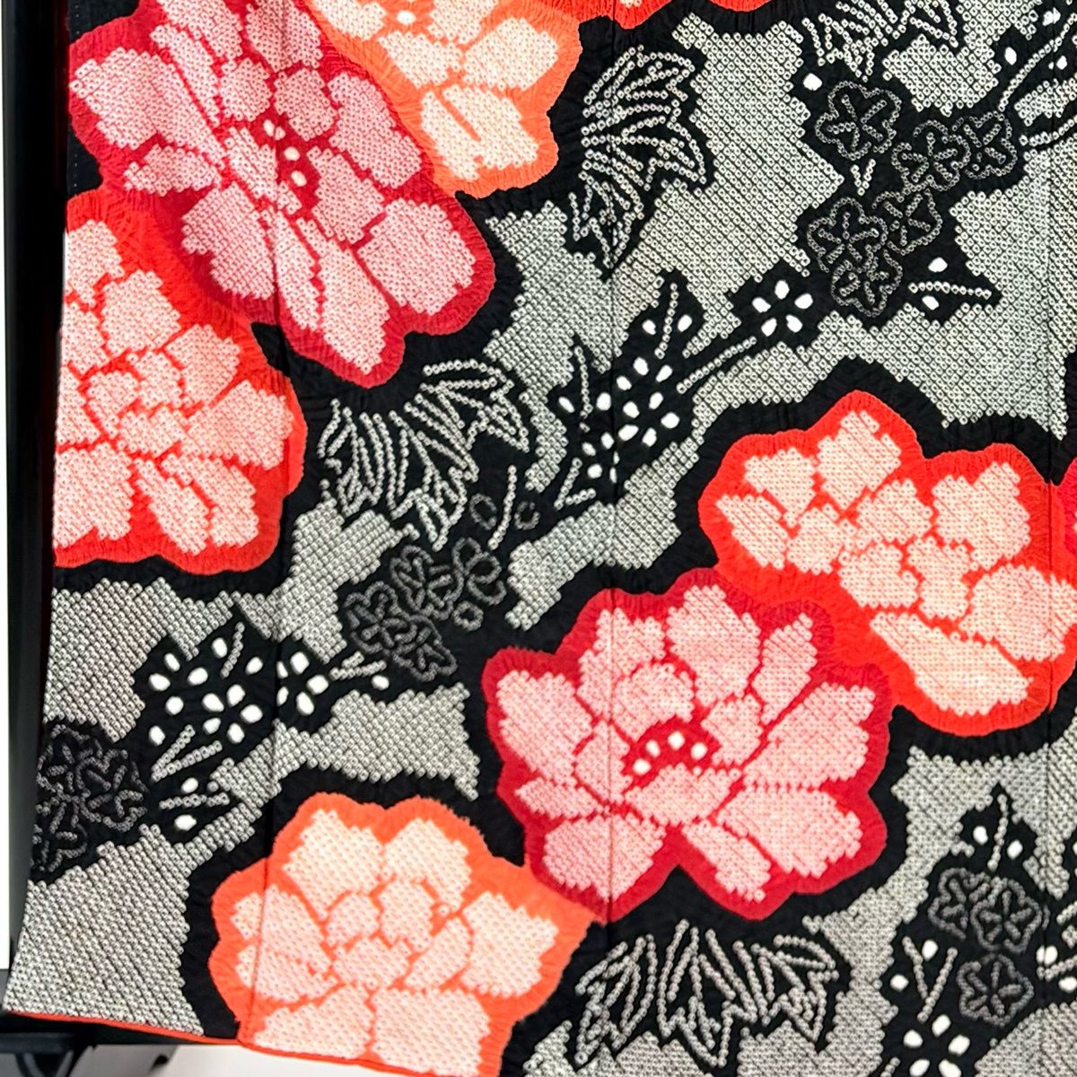 振袖 身丈161.5 cm 裄丈65 M 袷 牡丹 枝梅 絞り 黒 正絹