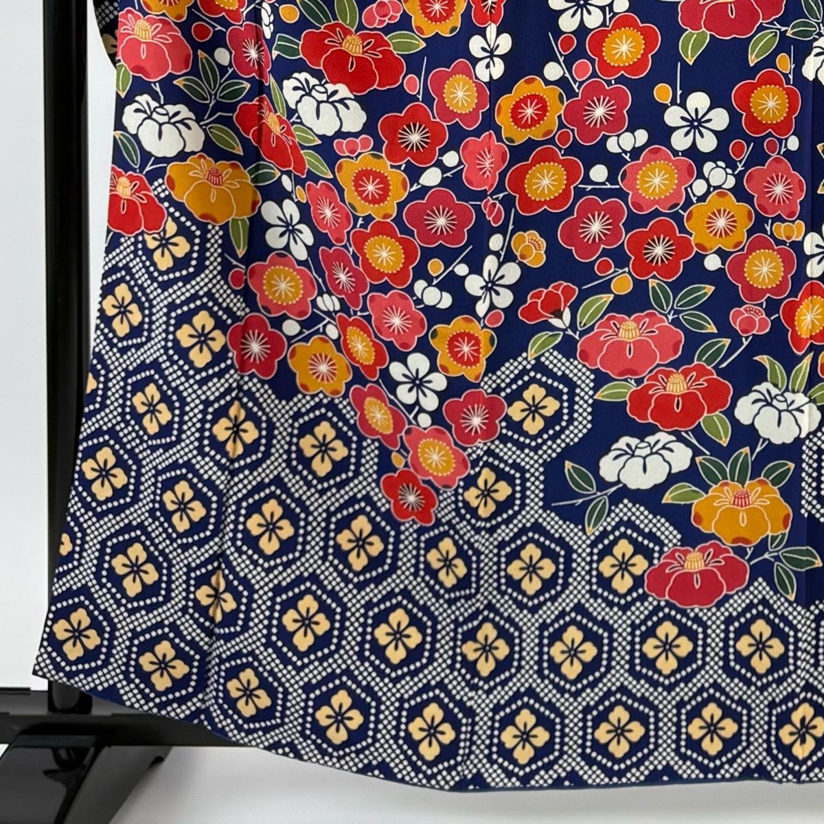 振袖 身丈159.5 cm 裄丈65.5 M 袷 栗山吉三郎 落款 椿 枝梅 縮緬 紺色 正絹