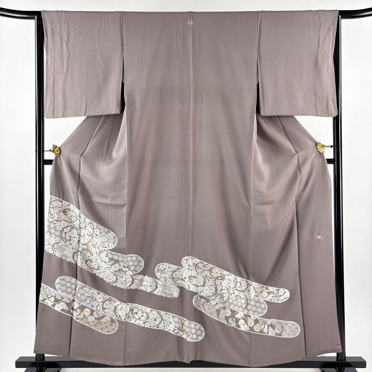 色留袖 身丈158 5 cm 裄丈64 M 袷 落款 草花 宝尽くし 金糸 刺繍 灰茶 正絹 一つ紋