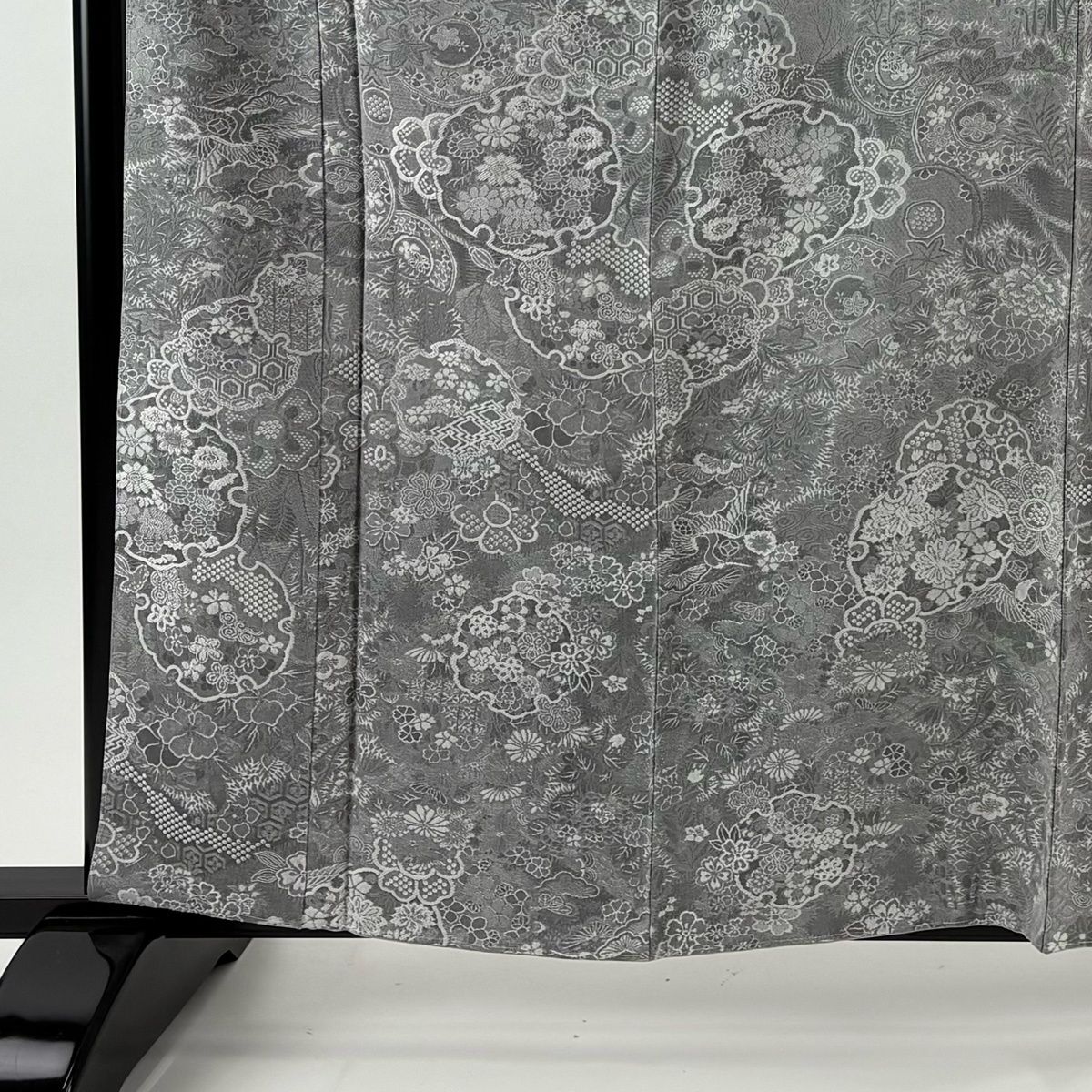 小紋 身丈161.5 cm 裄丈63 S 袷 山岡古都 落款 雪輪 草花 紋意匠 灰色 正絹