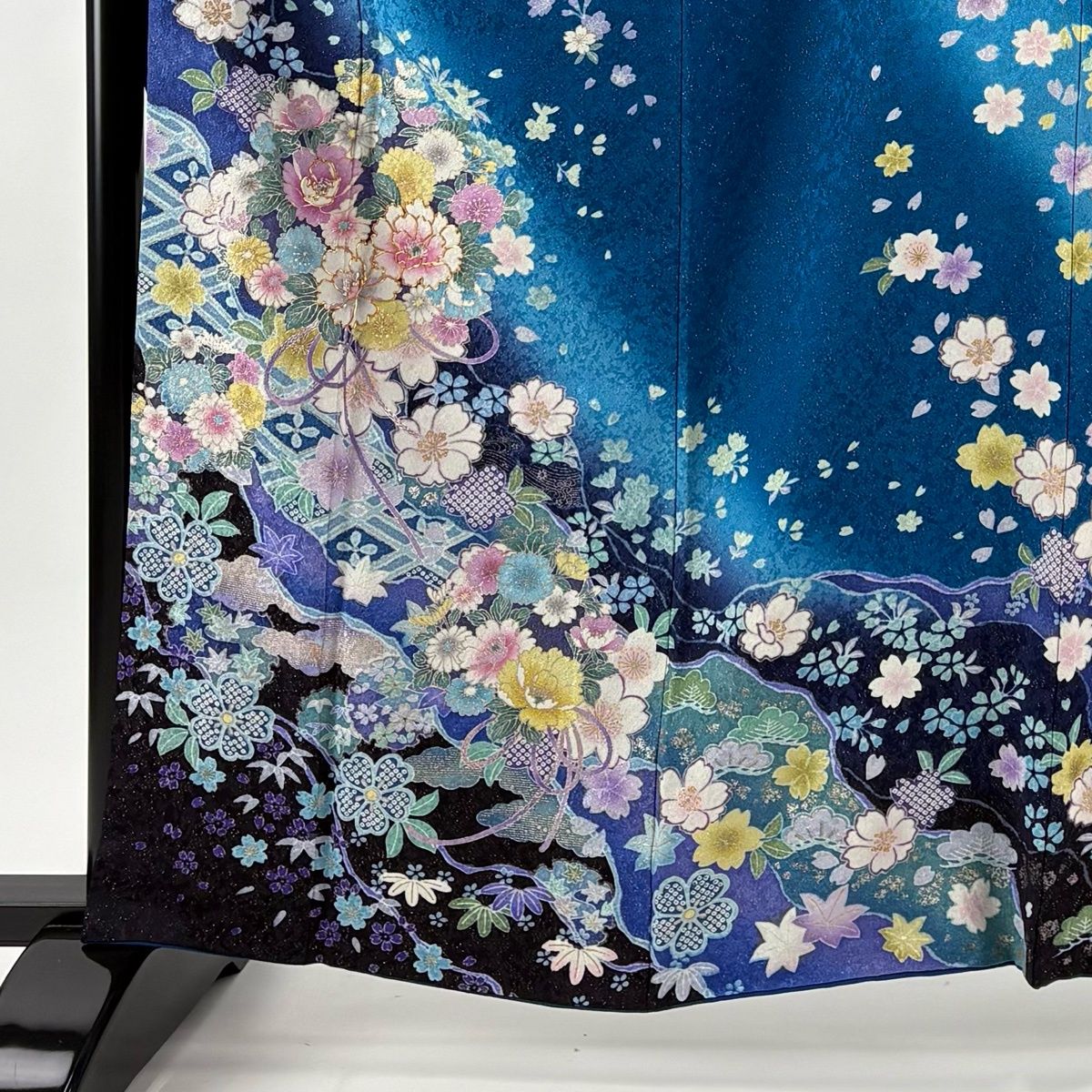 振袖 身丈164 cm 裄丈67.5 L 袷 薬玉 草花 金通し 銀彩 青 正絹