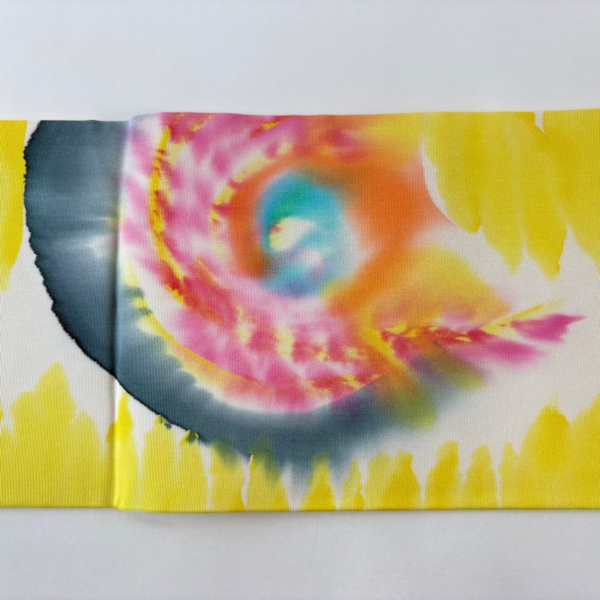  名古屋帯 秀品 落款 本郷大田子 幾何学 黄色 正絹 名古屋帯 帯