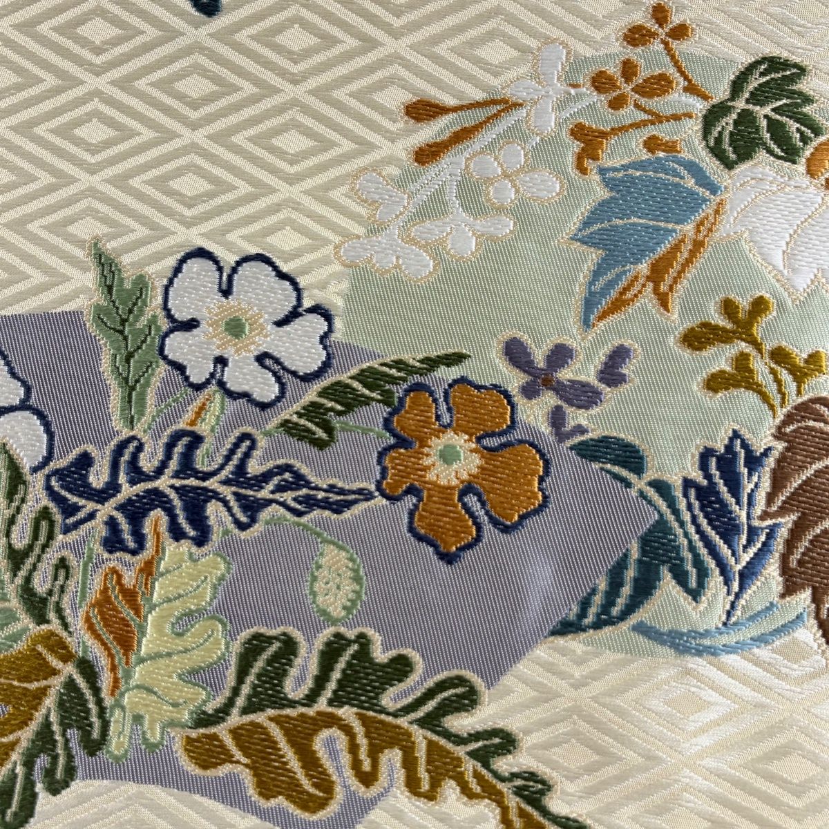 名古屋帯 秀品 草花 扇面 刺繍 薄黄 正絹