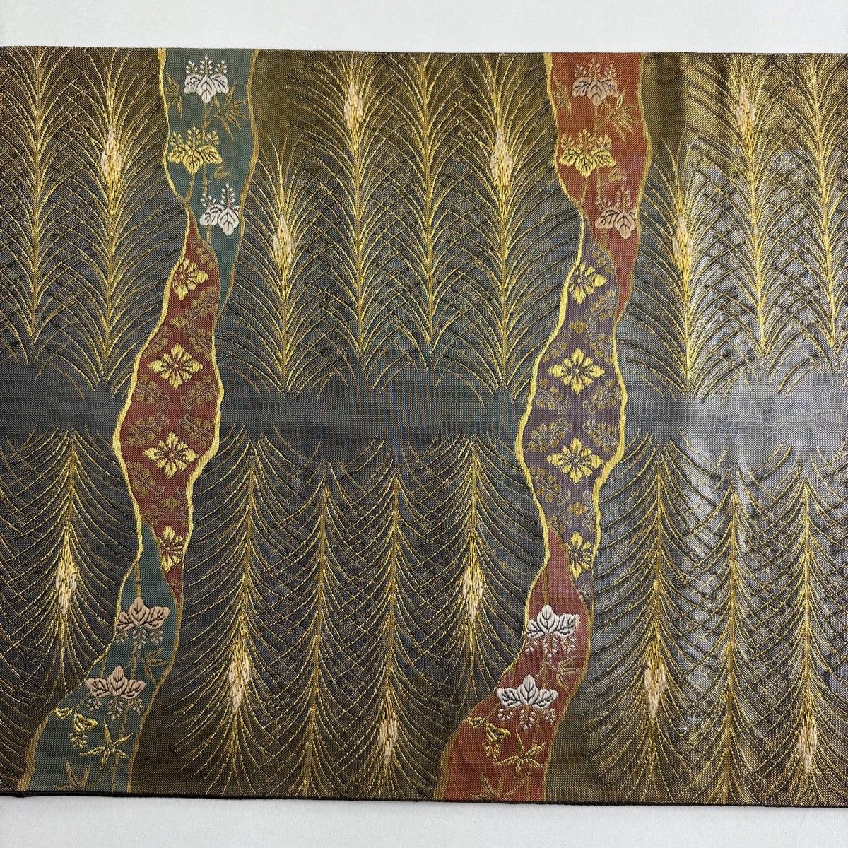 洒落袋帯 生紬 丸に鳥 染め柄 お太鼓柄 着物 正絹 T-8310 袋帯 秀品 大王松 花鳥 金糸 箔 銀色 お太鼓柄 正絹 【中古】 - メルカリ