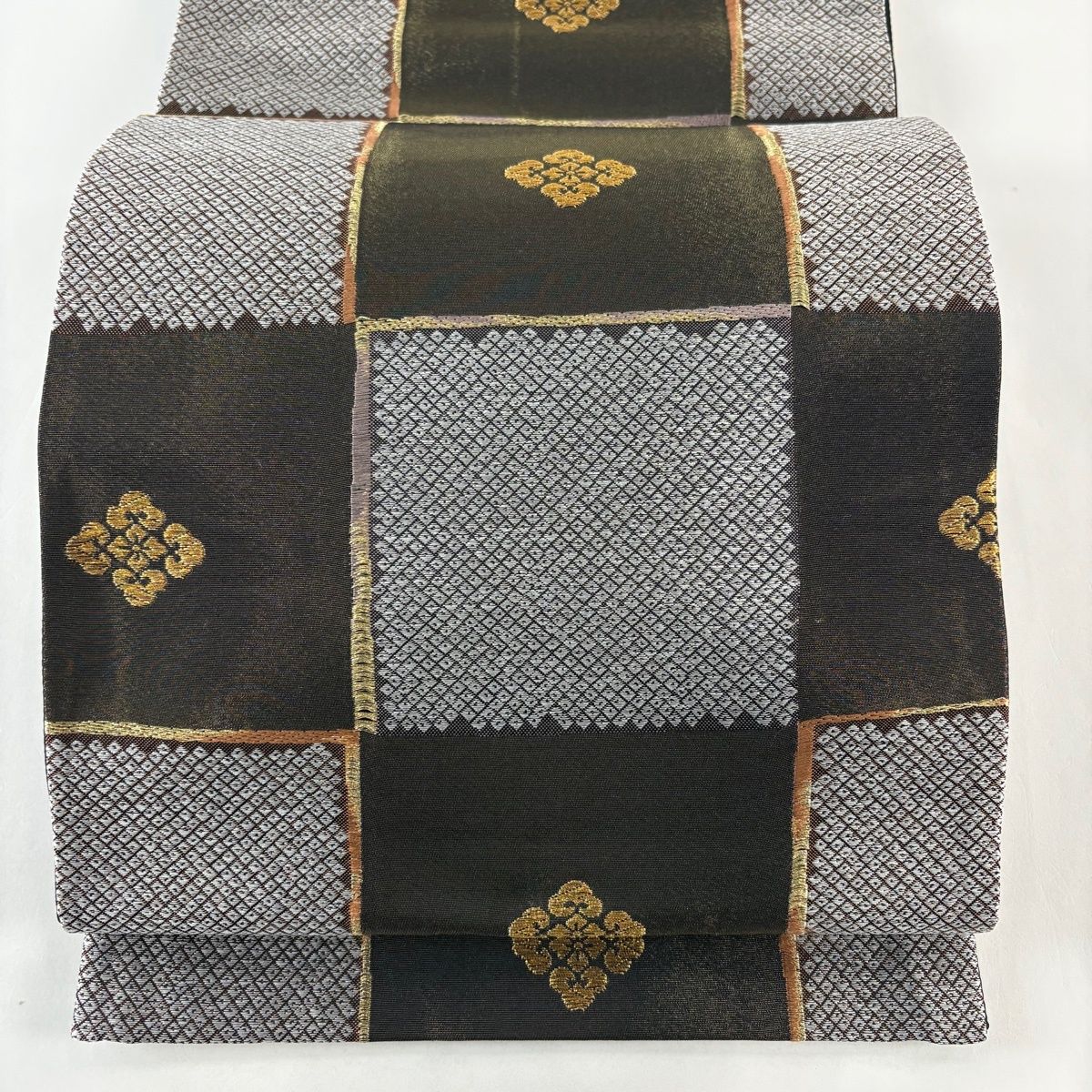 美品】 袋帯 秀品 花菱 格子 金糸 茶緑色 六通 正絹 【中古】 - メルカリ