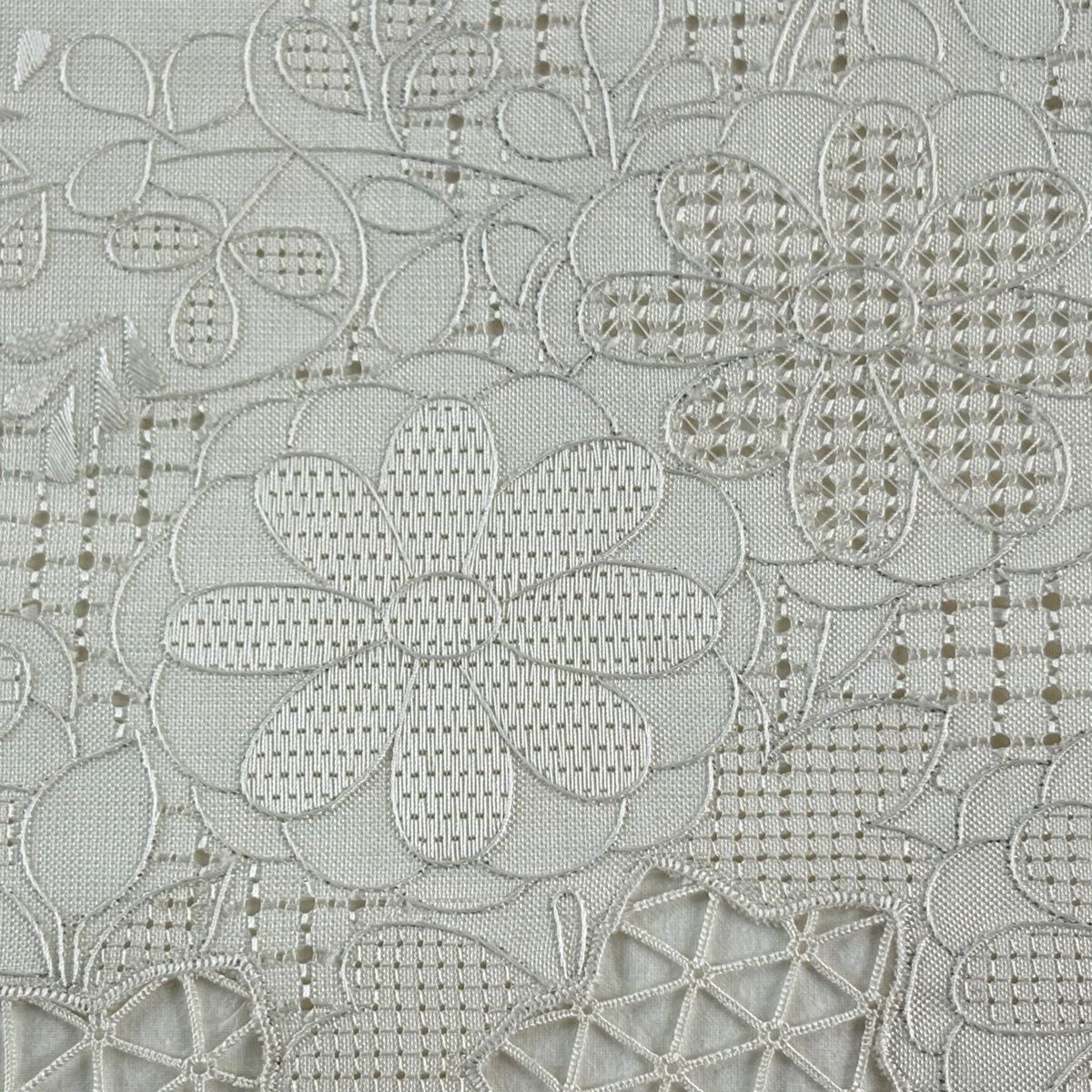 袋帯 秀品 紬地 関西仕立て 草花 雪芝 刺繍 クリーム お太鼓柄 正絹