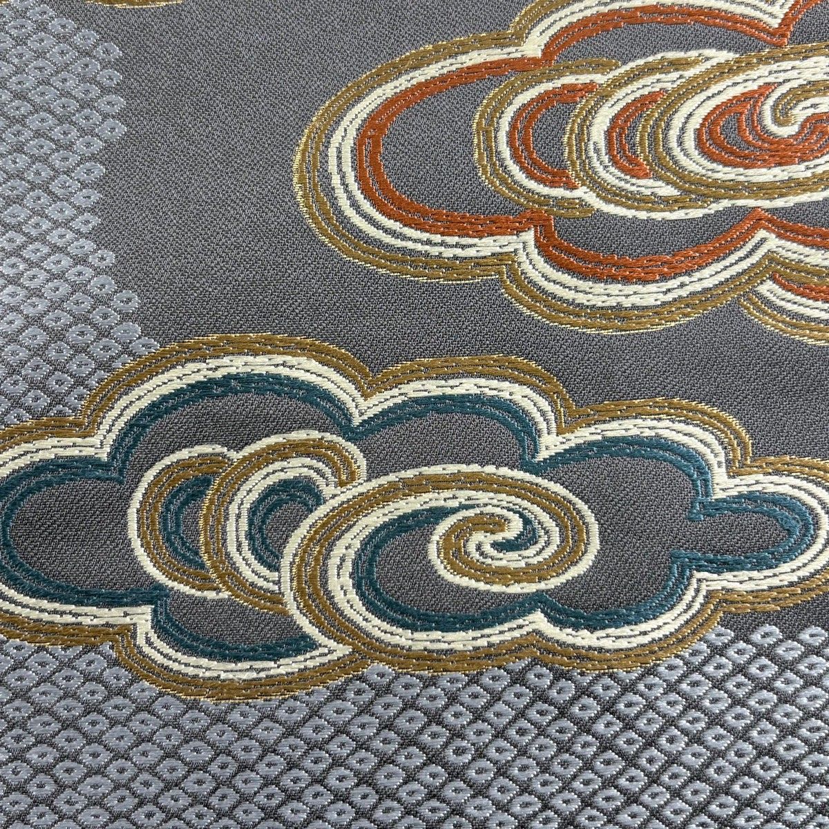 袋帯 秀品 雲文 疋田 箔 灰色 お太鼓柄 正絹