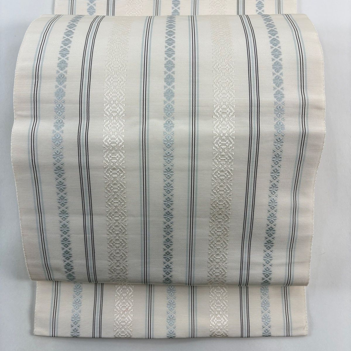 名古屋帯 秀品 八寸名古屋帯 松葉仕立て 縞 幾何学模様 クリーム 正絹