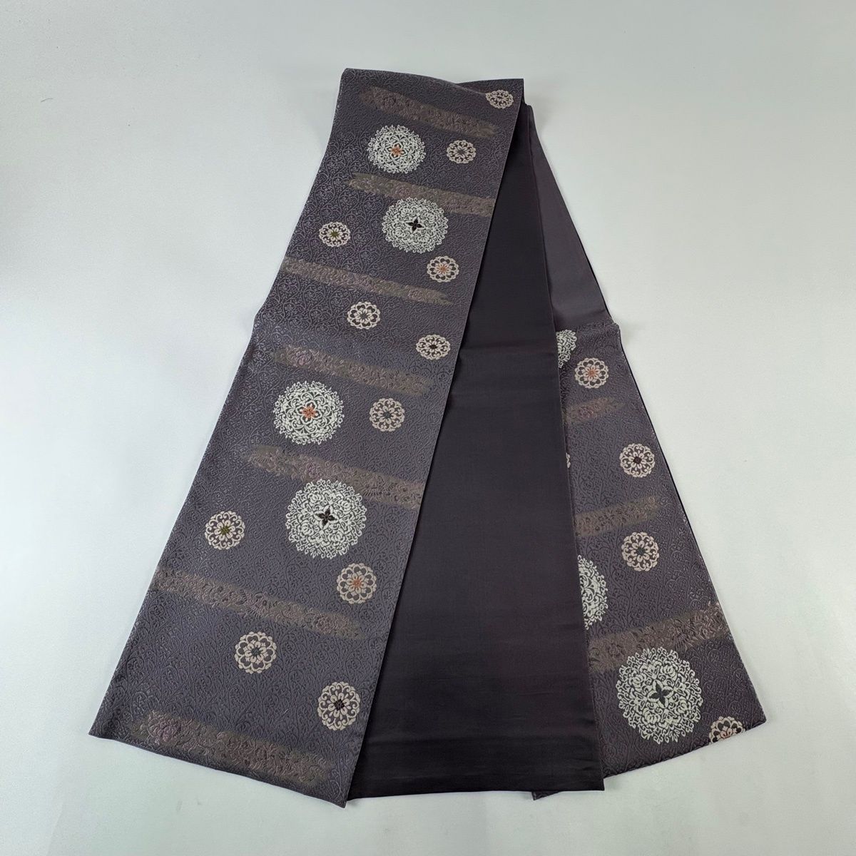 美品】 袋帯 秀品 草木染 華文 花唐草 刺繍 箔 紫 六通 正絹 【中古