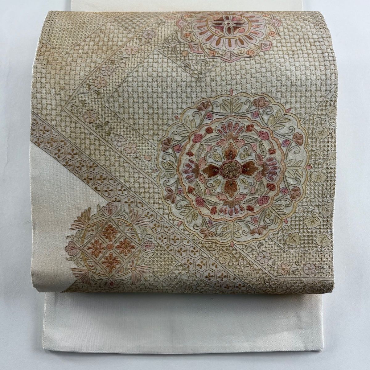 【美品】 袋帯 秀品 華文 草花 刺繍 クリーム お太鼓柄 正絹 【】