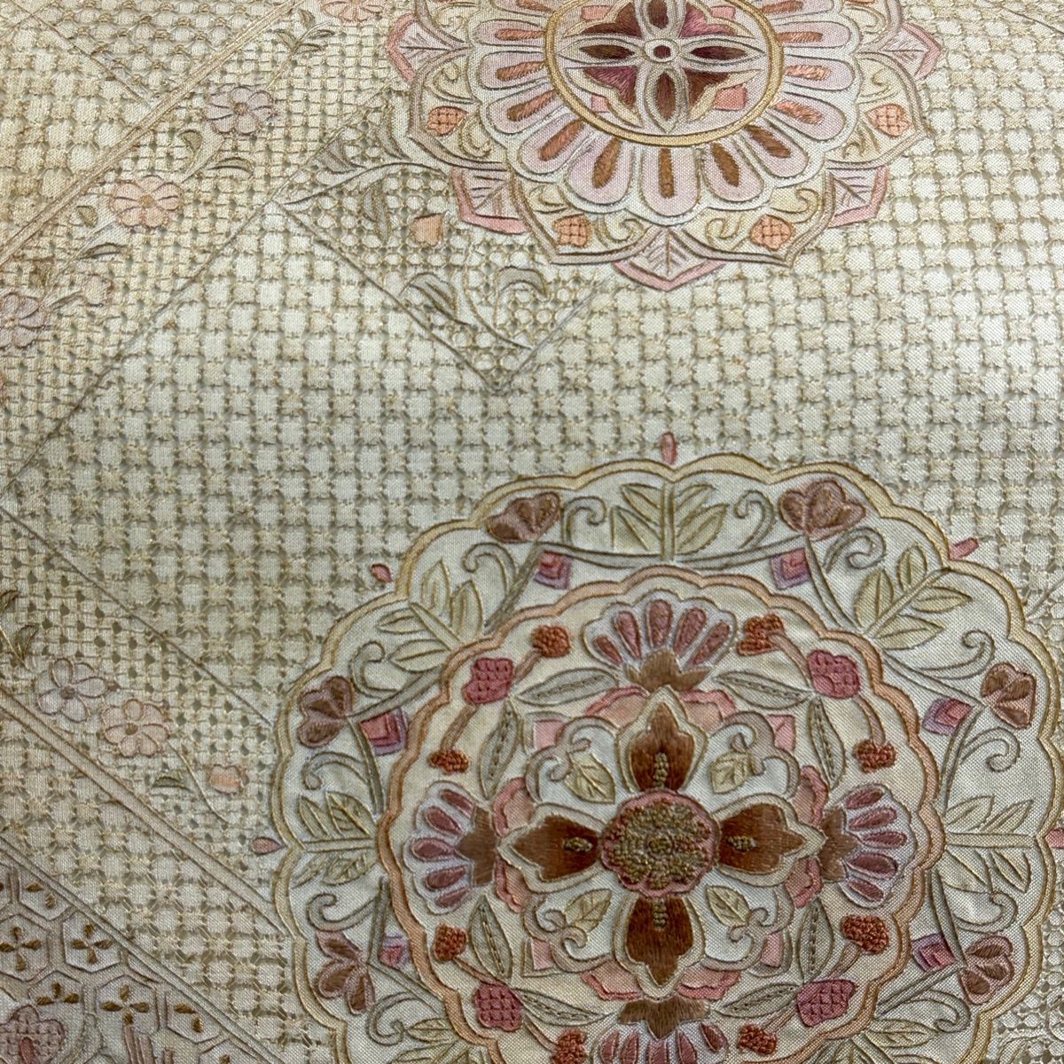 袋帯 秀品 華文 草花 刺繍 クリーム お太鼓柄 正絹