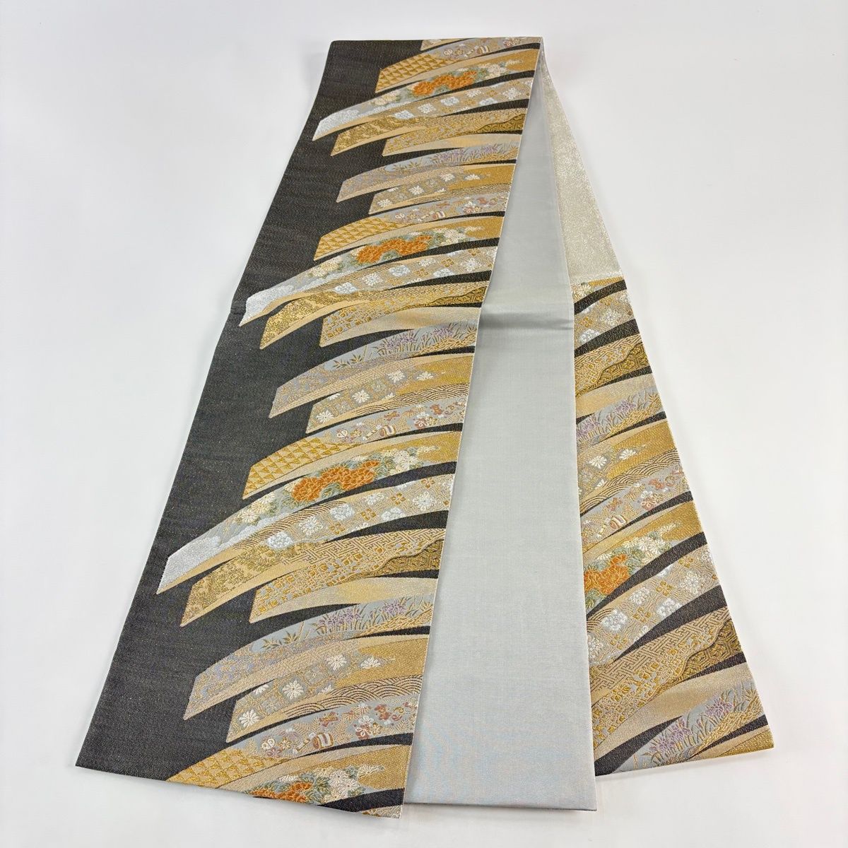 美品】 袋帯 秀品 熨斗流道文 金銀糸箔 黒灰 六通 正絹 【中古