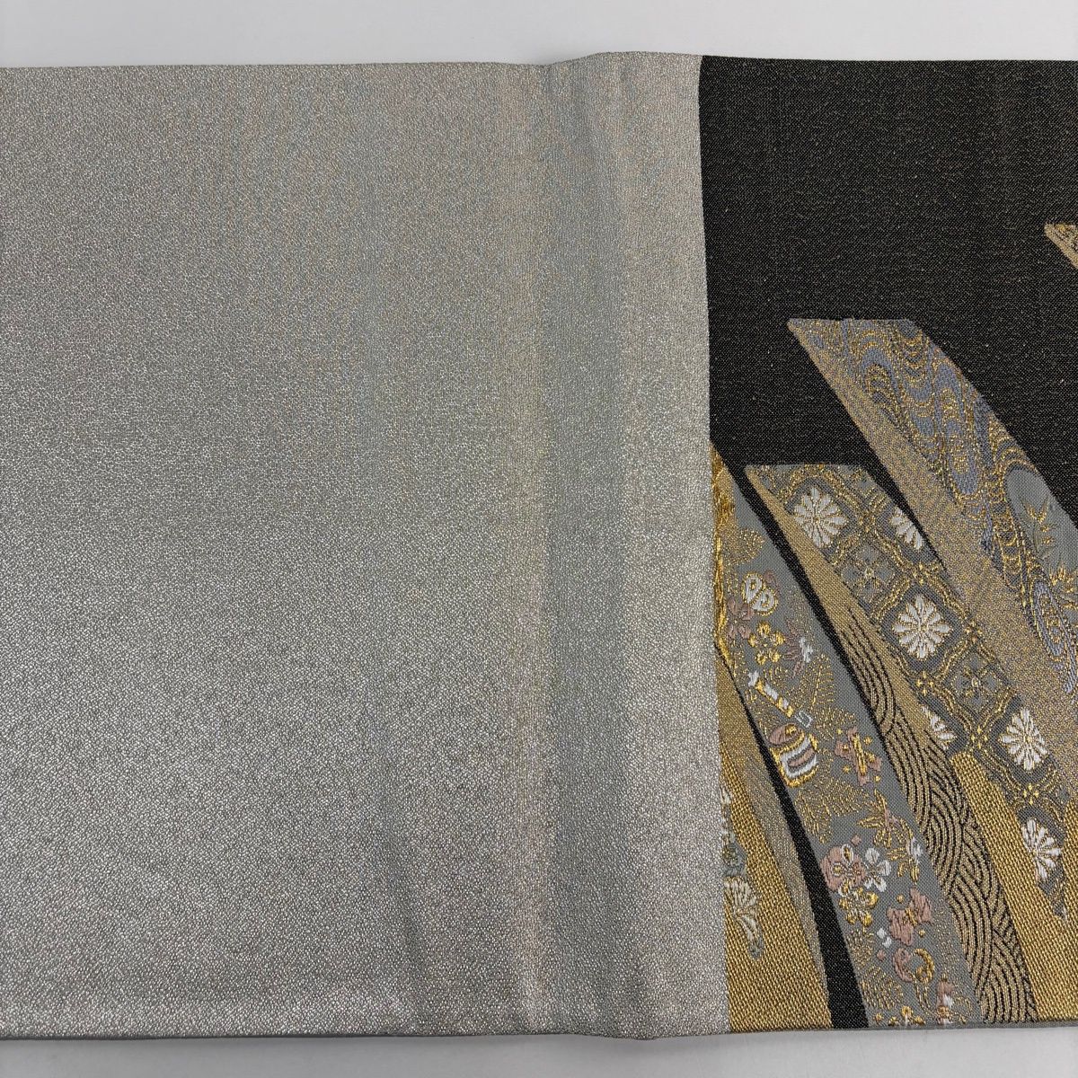 美品】 袋帯 秀品 熨斗流道文 金銀糸箔 黒灰 六通 正絹 【中古