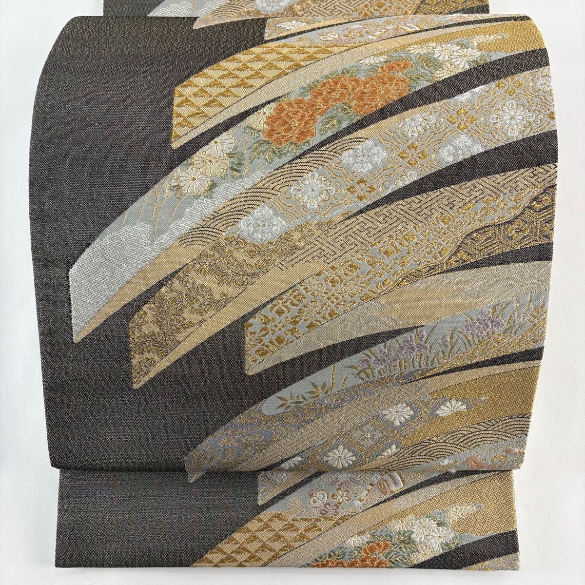 美品】 袋帯 秀品 熨斗流道文 金銀糸箔 黒灰 六通 正絹 【中古