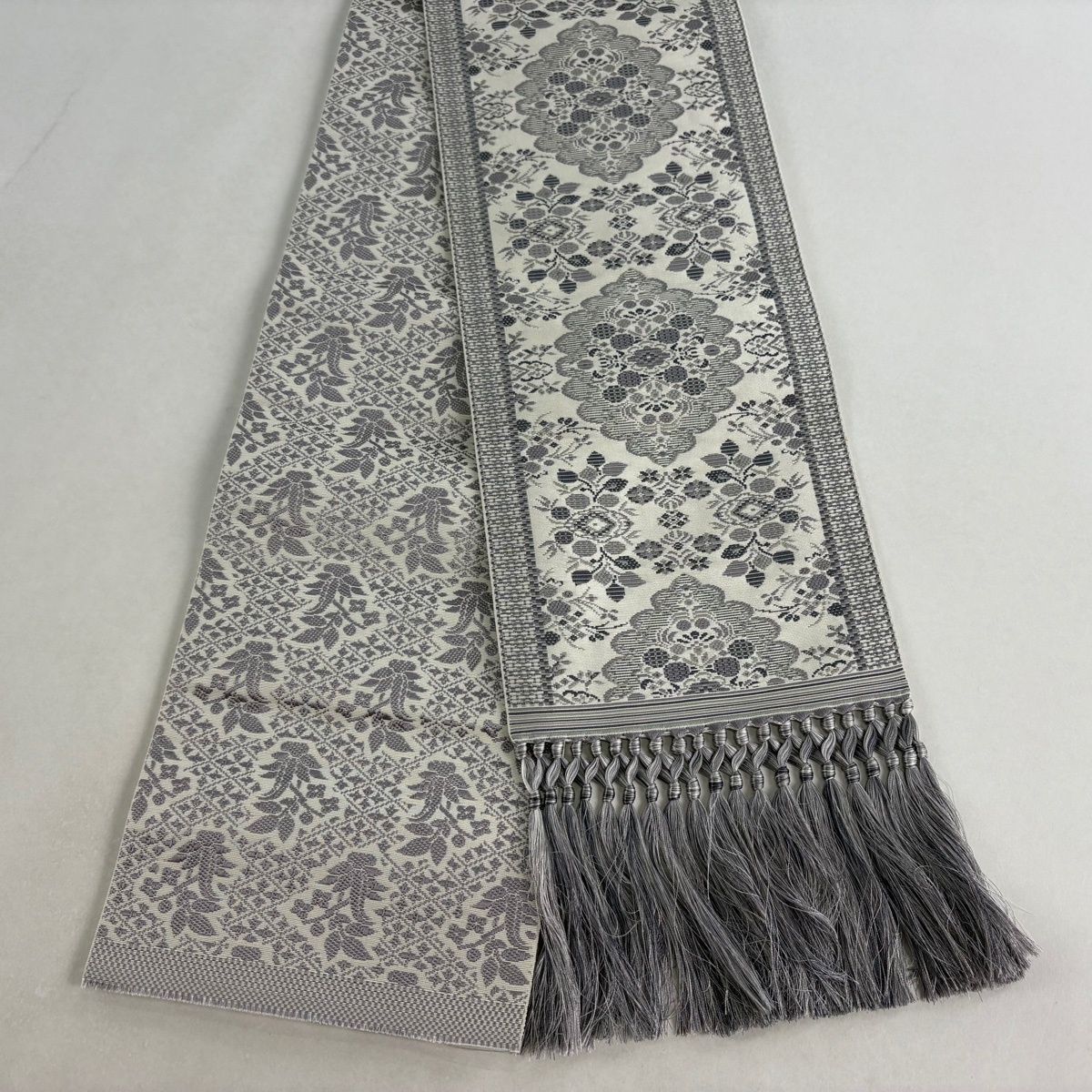 半幅帯 優品 博多織 証紙有 華文 灰白 正絹