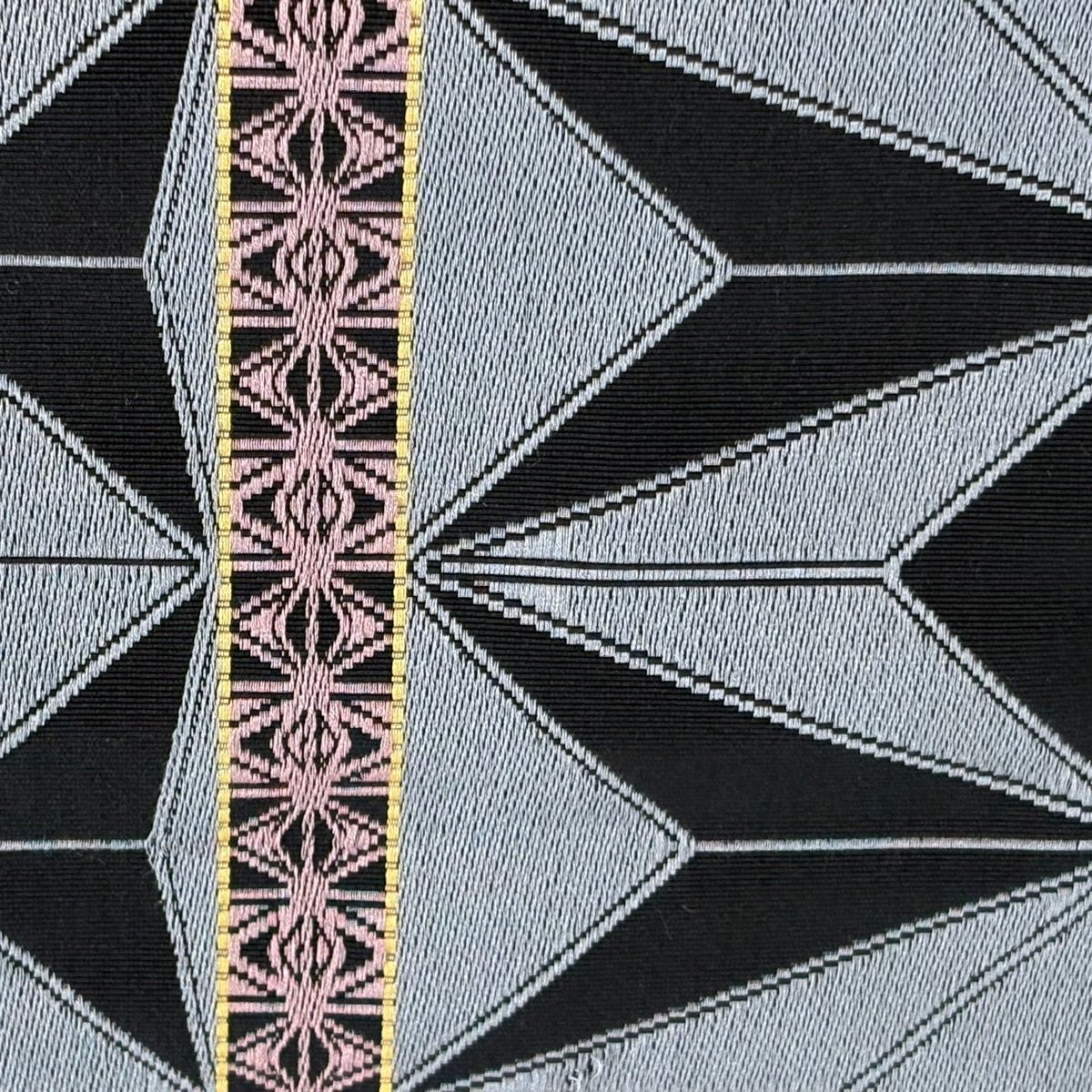 半幅帯 優品 博多織 証紙有 幾何学 黒 正絹