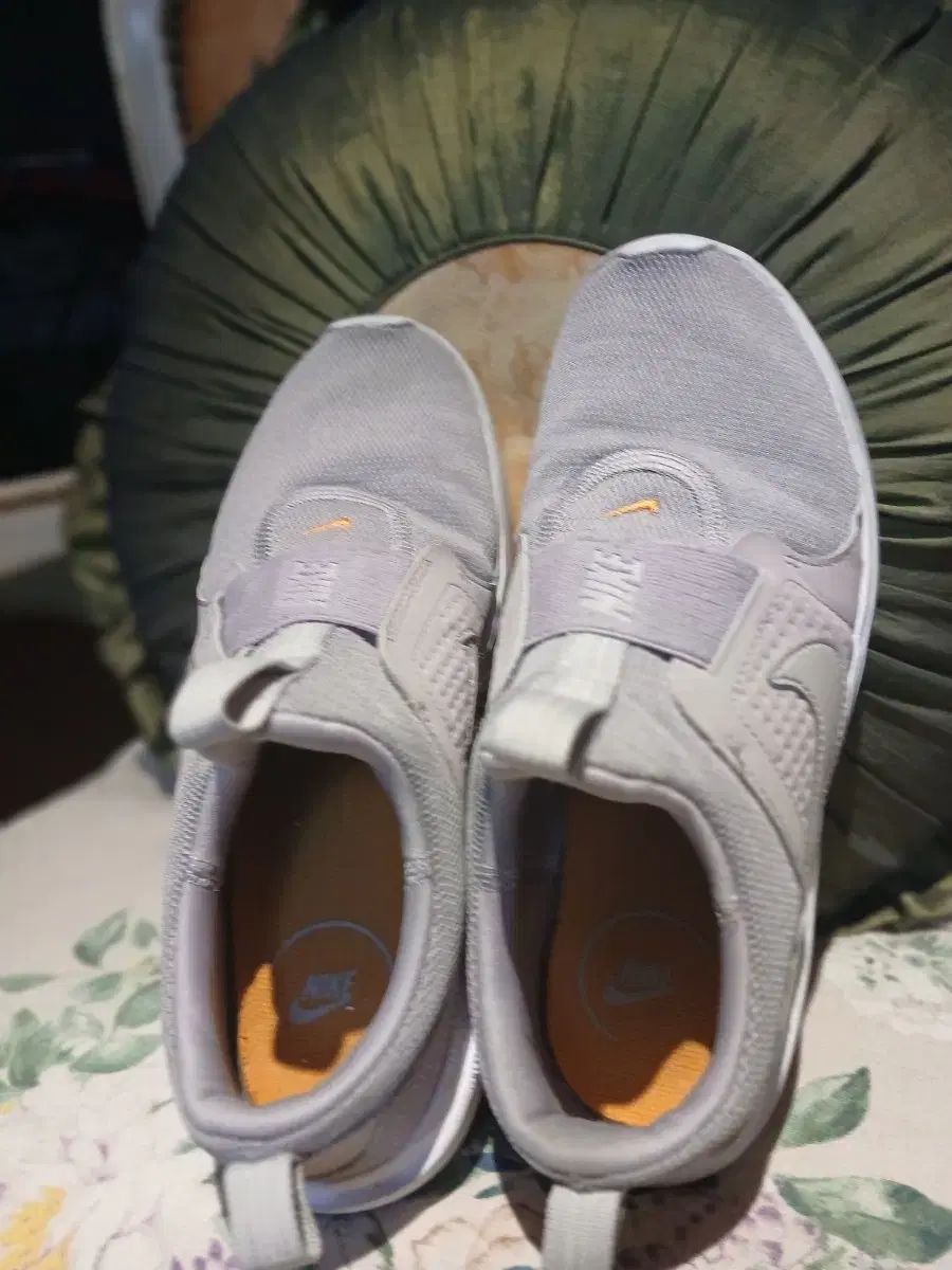 ナイキ スリッポン スニーカー グレー 245/250