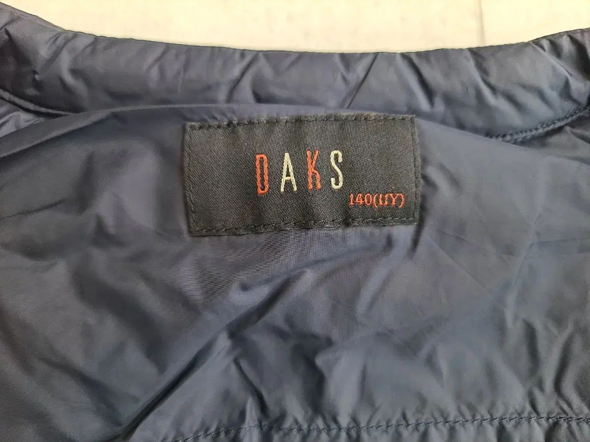 最新作,お買い得 DAKS ネイビー 軽量ダウンアウター