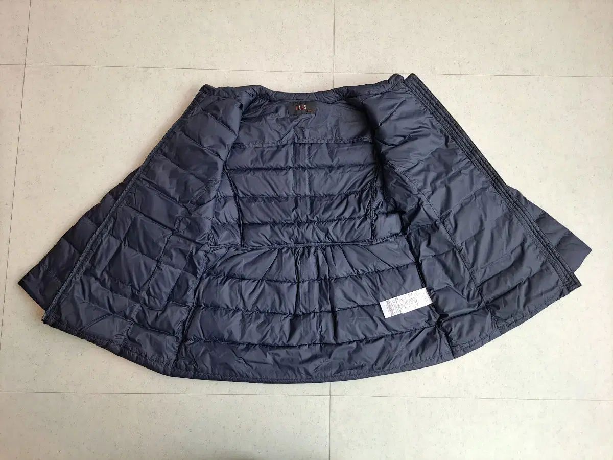最新作,お買い得 DAKS ネイビー 軽量ダウンアウター