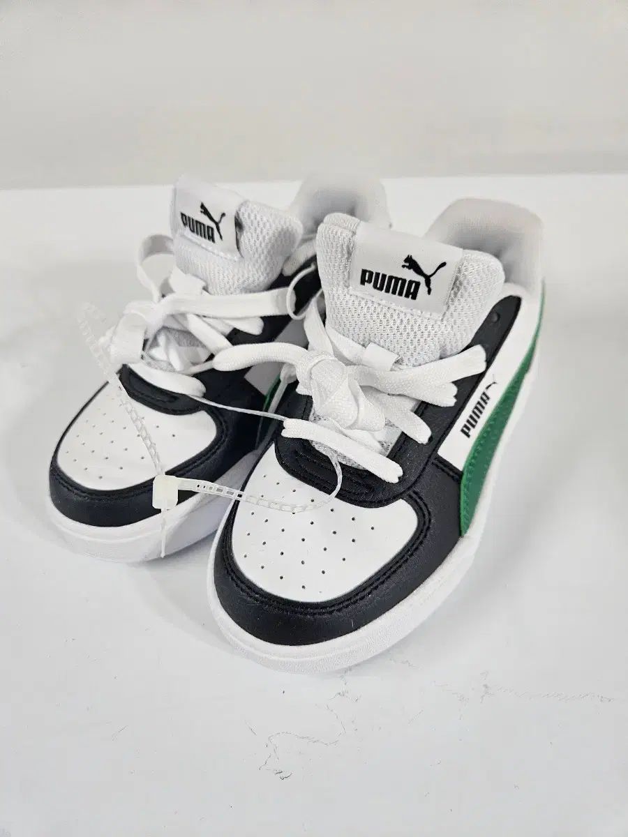 プーマ キッズ スポーツシューズ ブラック 白 グリーン ユア YOOA 175cm