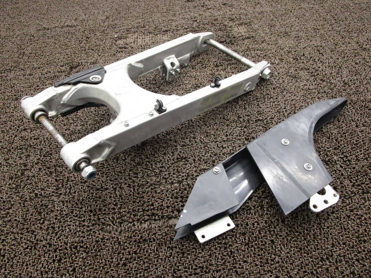 KTM 125 スイングアーム リンク チェーンカバー A 8708 VBKGSA 4 502 キャブ車