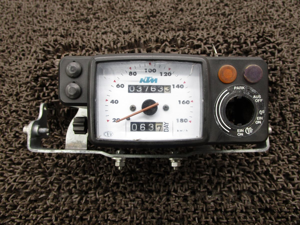 KTM 125 スピードメーター インジケーターランプ A 8818 VBKGSA 4 502 キャブ車