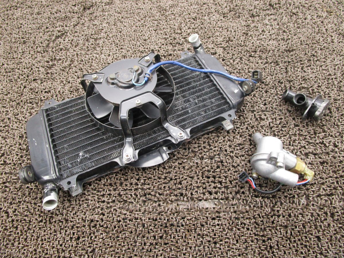 機械 XN4996 FZR400 サーモスタット 1WG-0145(冷却装置)｜売買された