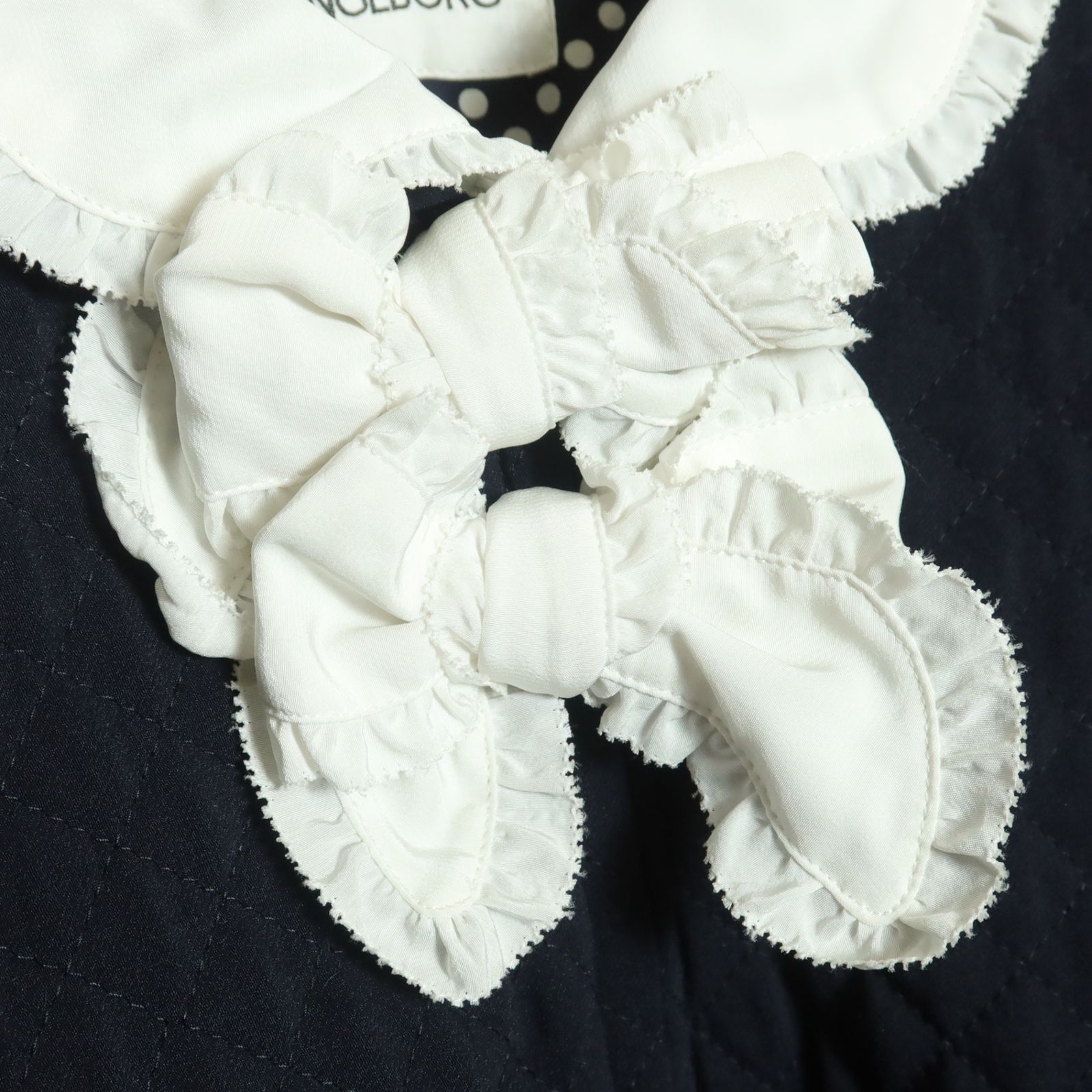 インゲボルグ☆キルティングのジップアップブルゾン 濃紺系 白襟&白